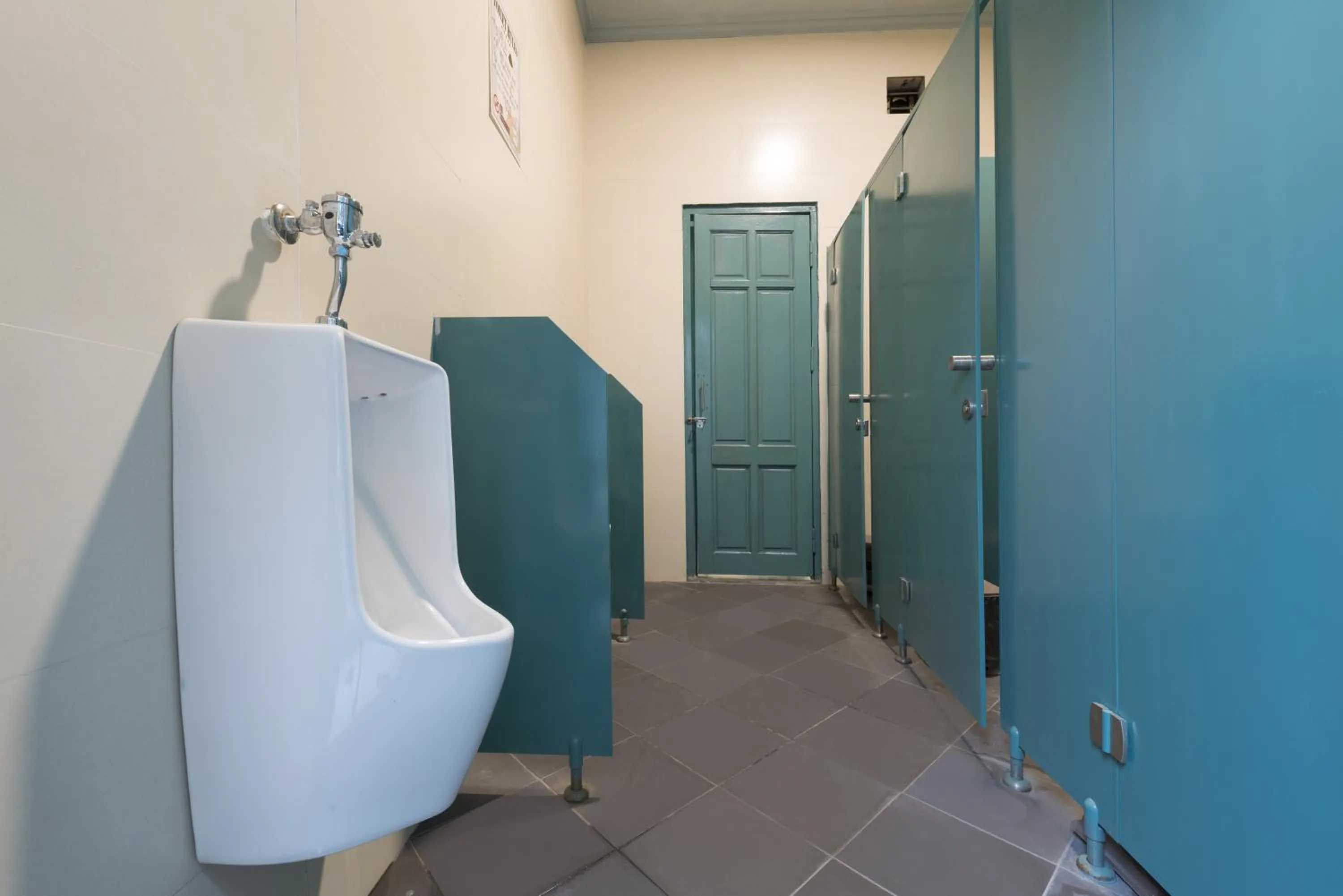 Toilet in Hanoi EcoStay 2 hostel