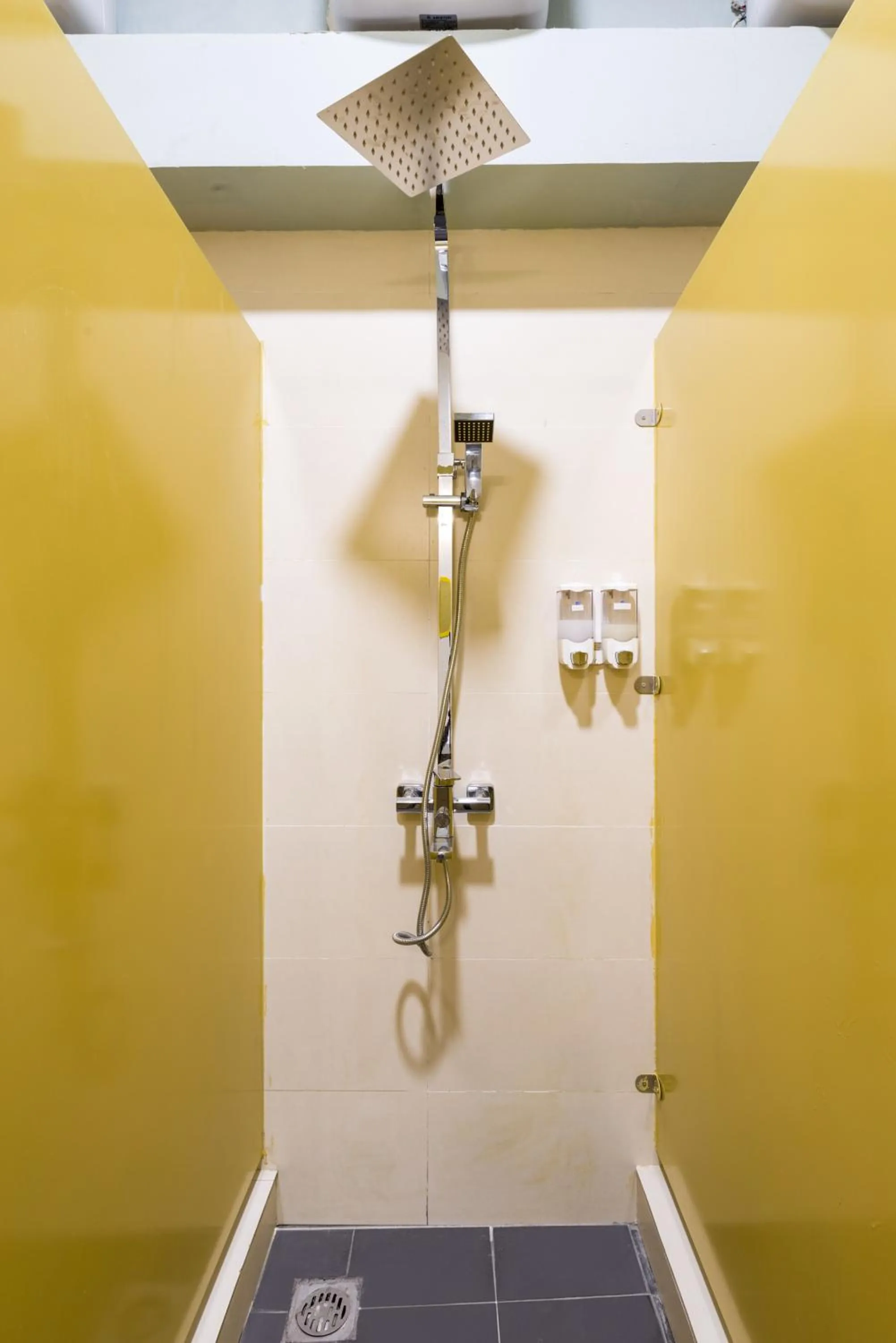 Shower in Hanoi EcoStay 2 hostel