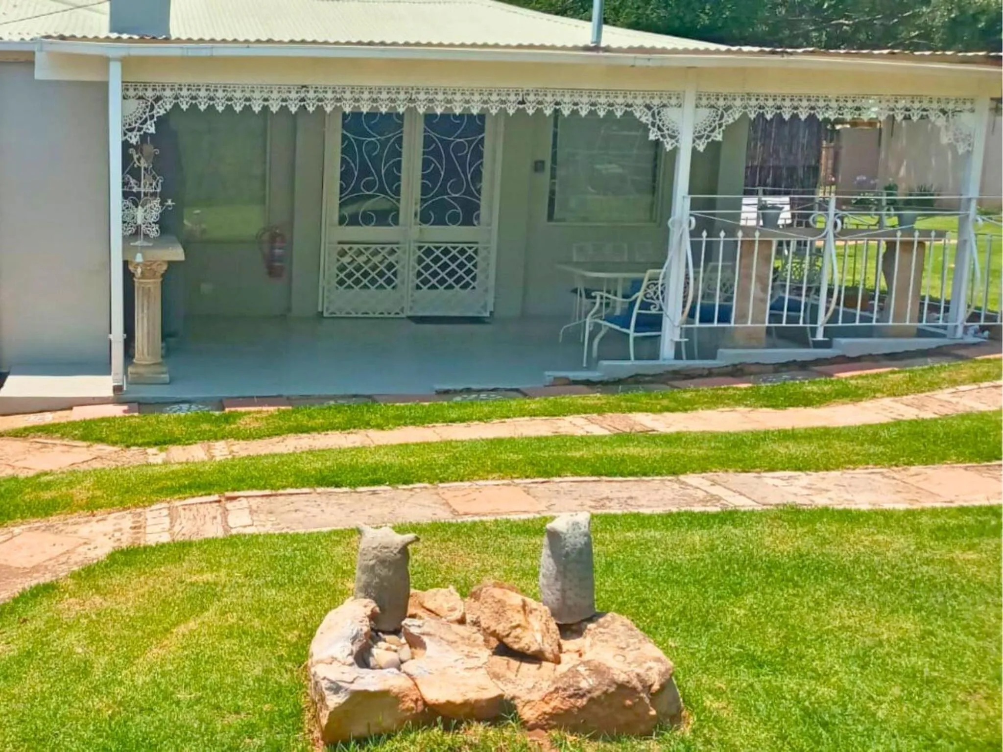 Property building in The Browns' Luxury Suites & Cottage