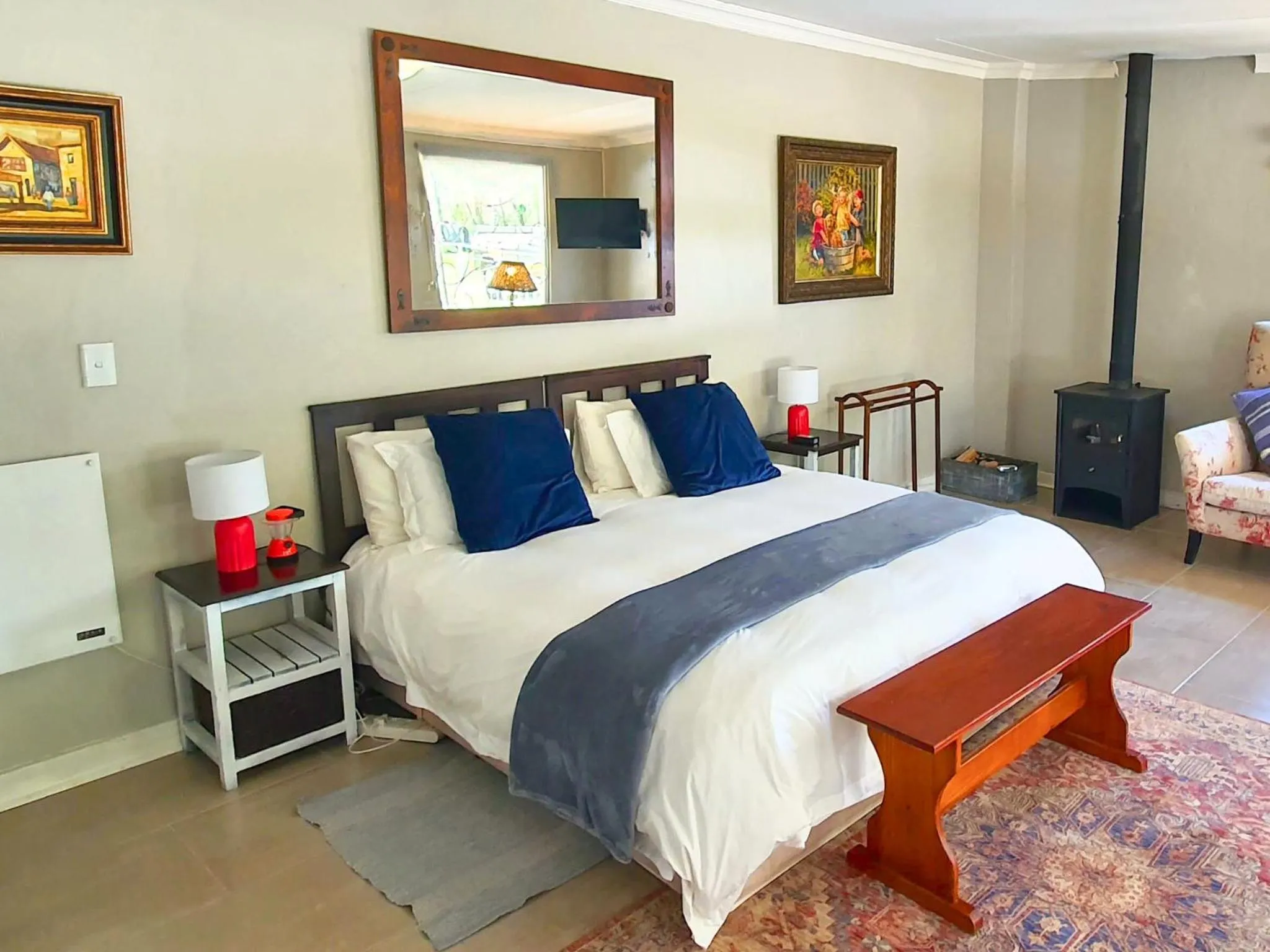 Bed in The Browns' Luxury Suites & Cottage