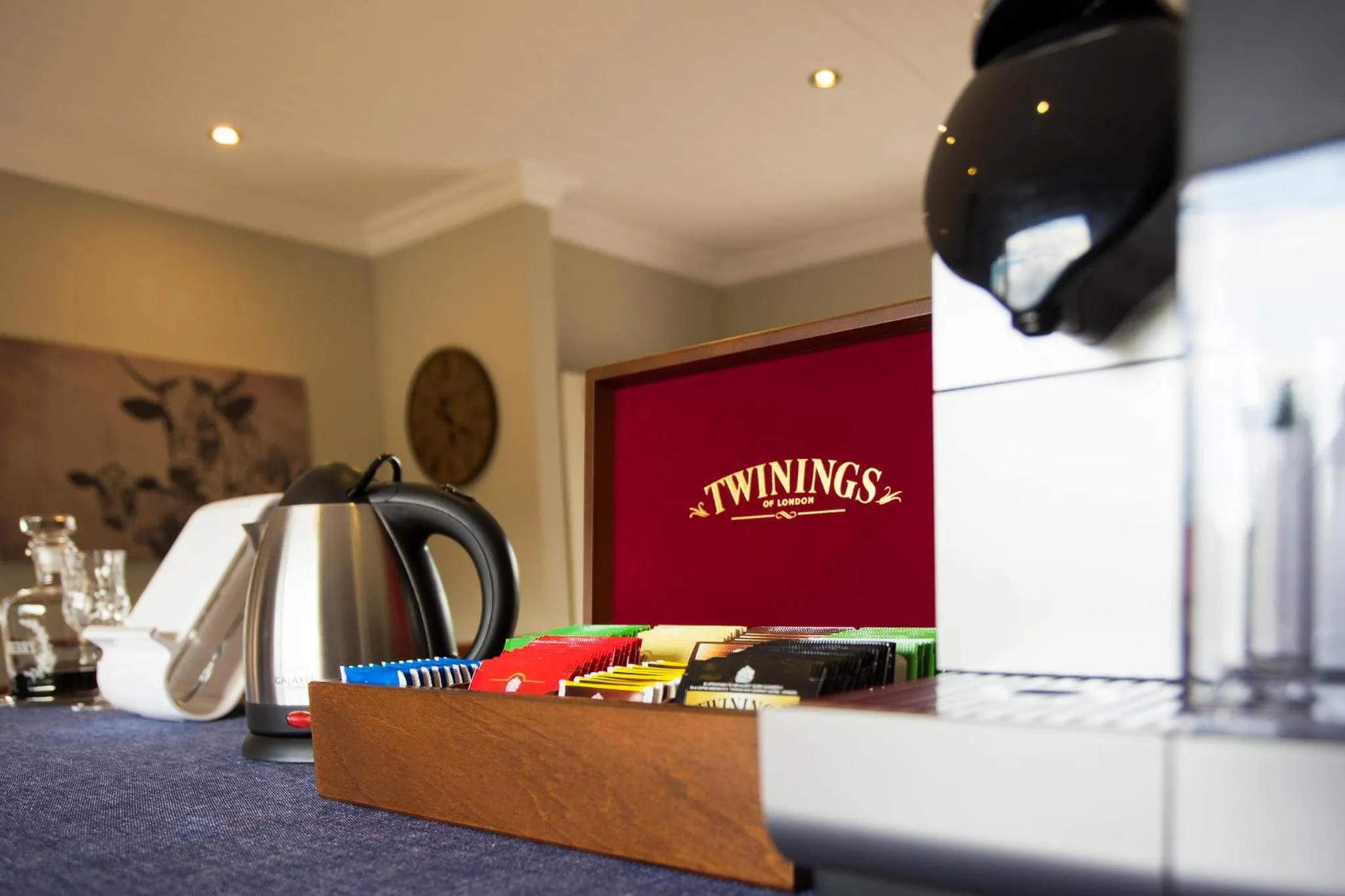 Coffee/tea facilities in The Browns' Luxury Suites & Cottage