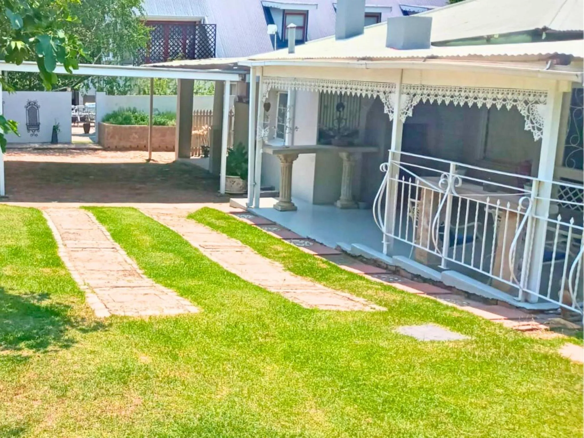 Property building in The Browns' Luxury Suites & Cottage