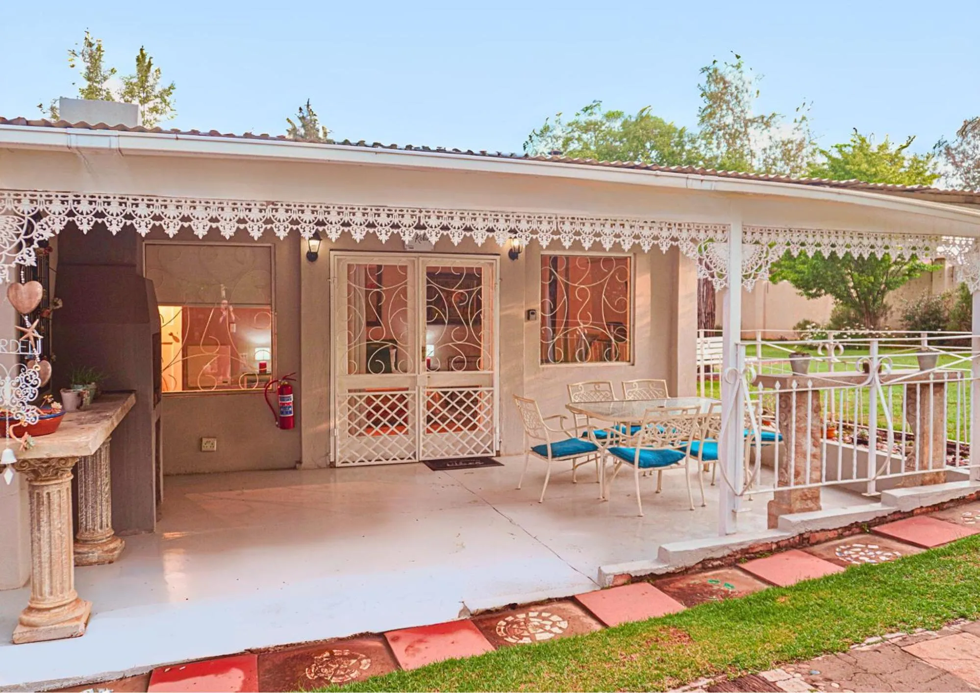 Patio in The Browns' Luxury Suites & Cottage