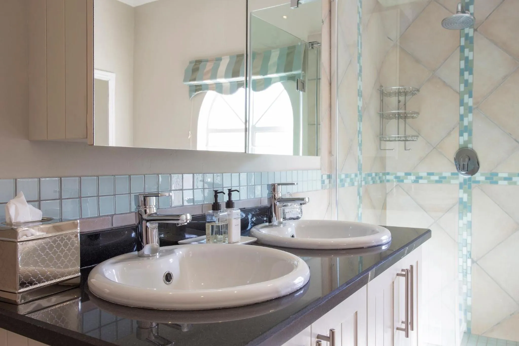 Bathroom in The Browns' Luxury Suites & Cottage