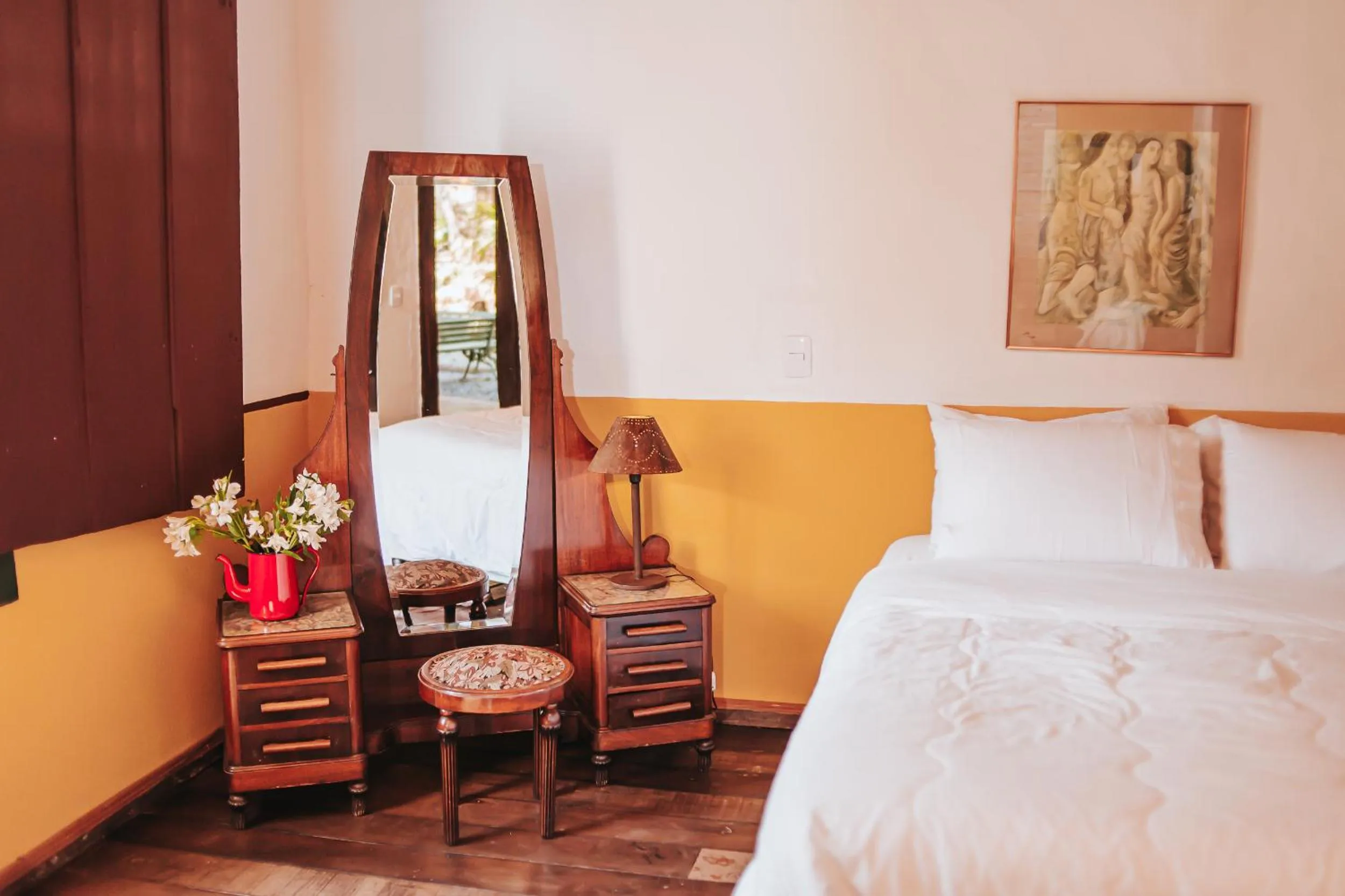 Photo of the whole room, Bed in Pousada d'Oleo de Guignard