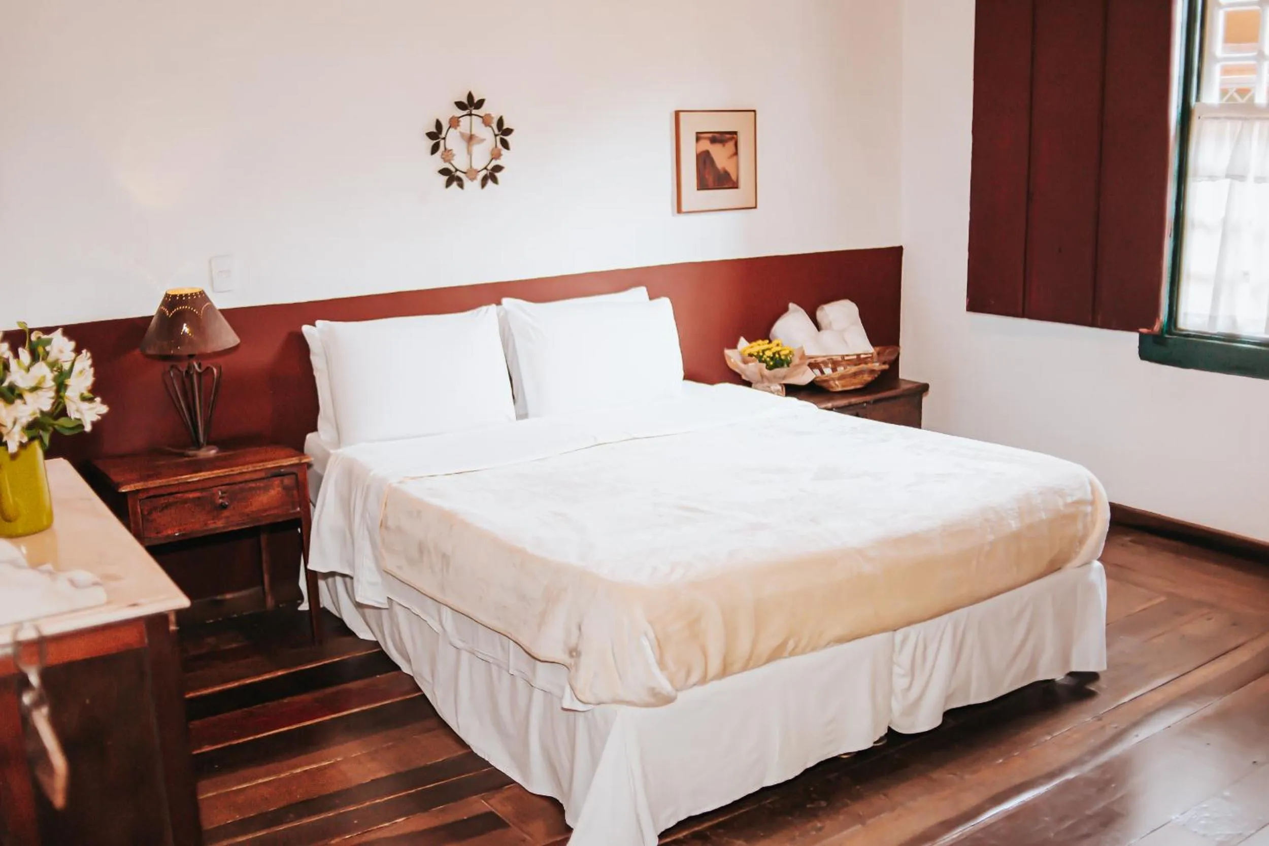 Photo of the whole room, Bed in Pousada d'Oleo de Guignard