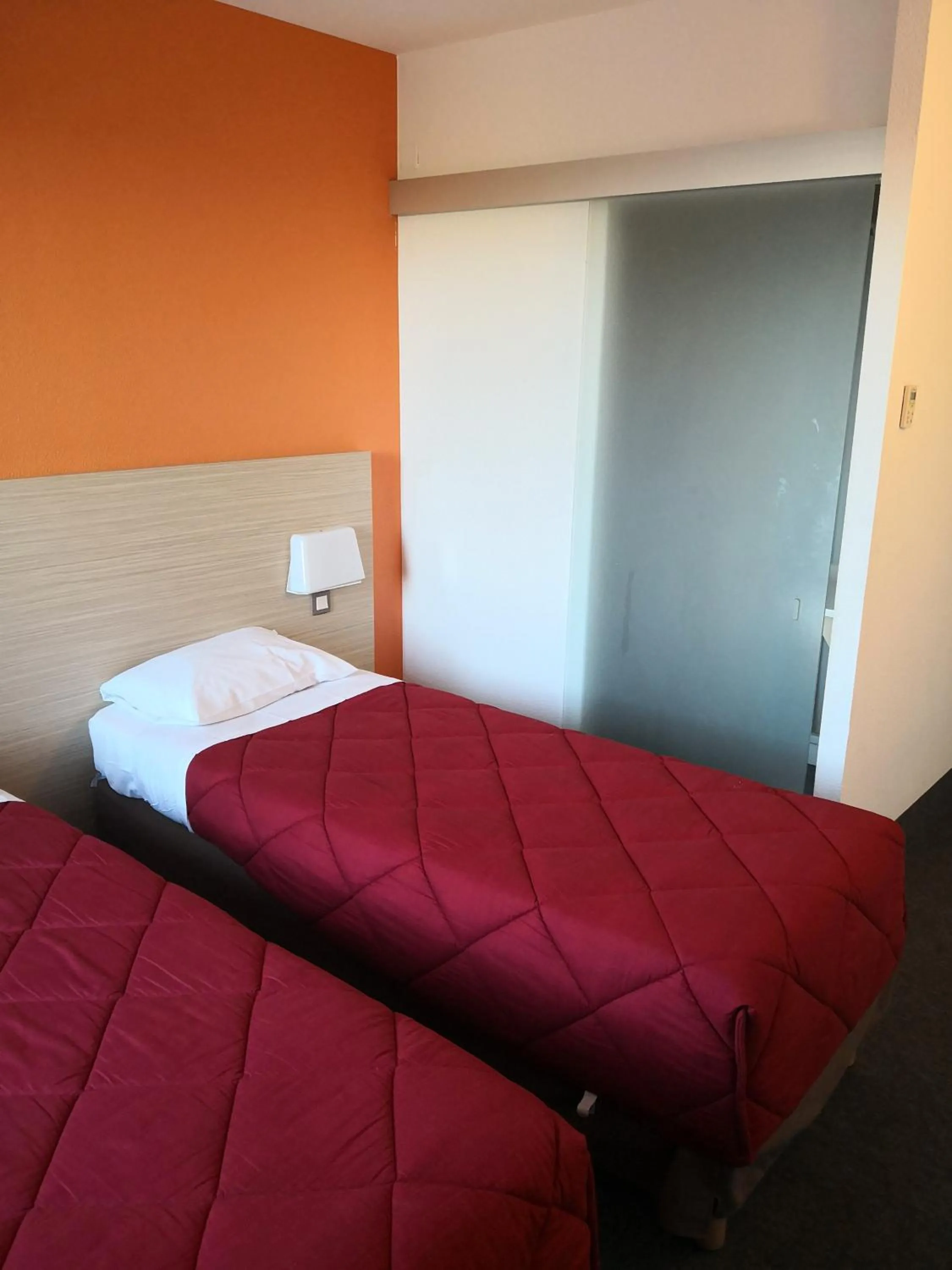 Bedroom, Bed in Première Classe Istres