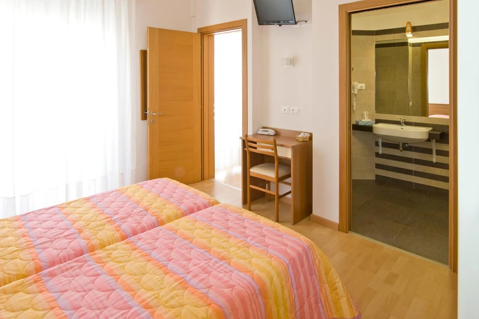 Day, Bed in Hotel Ancora