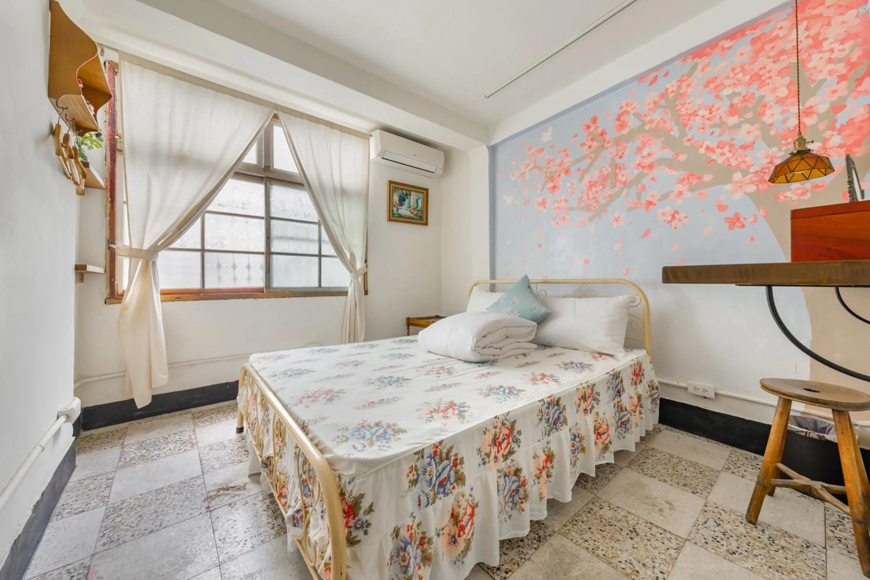 Double Room with Shared Bathroom in Neat Hostel
