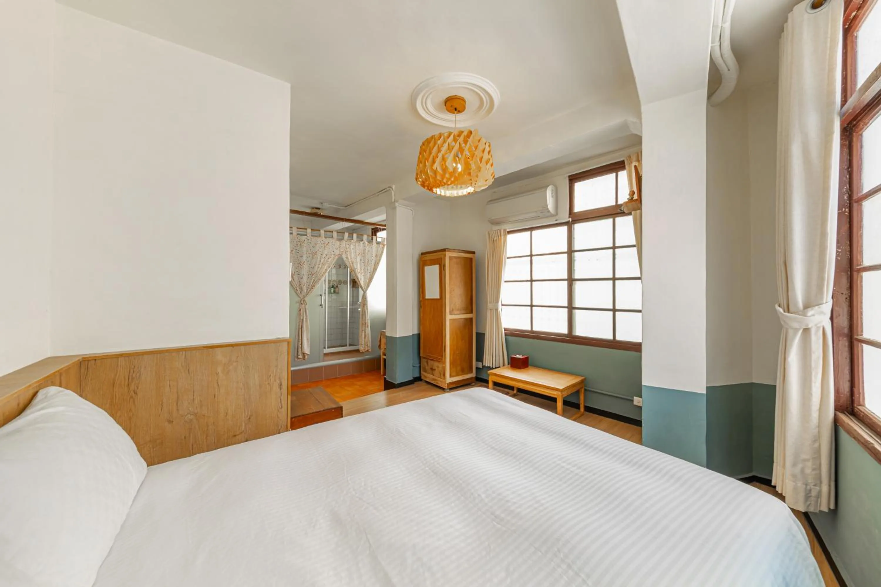 Japanese-Style Room in Neat Hostel
