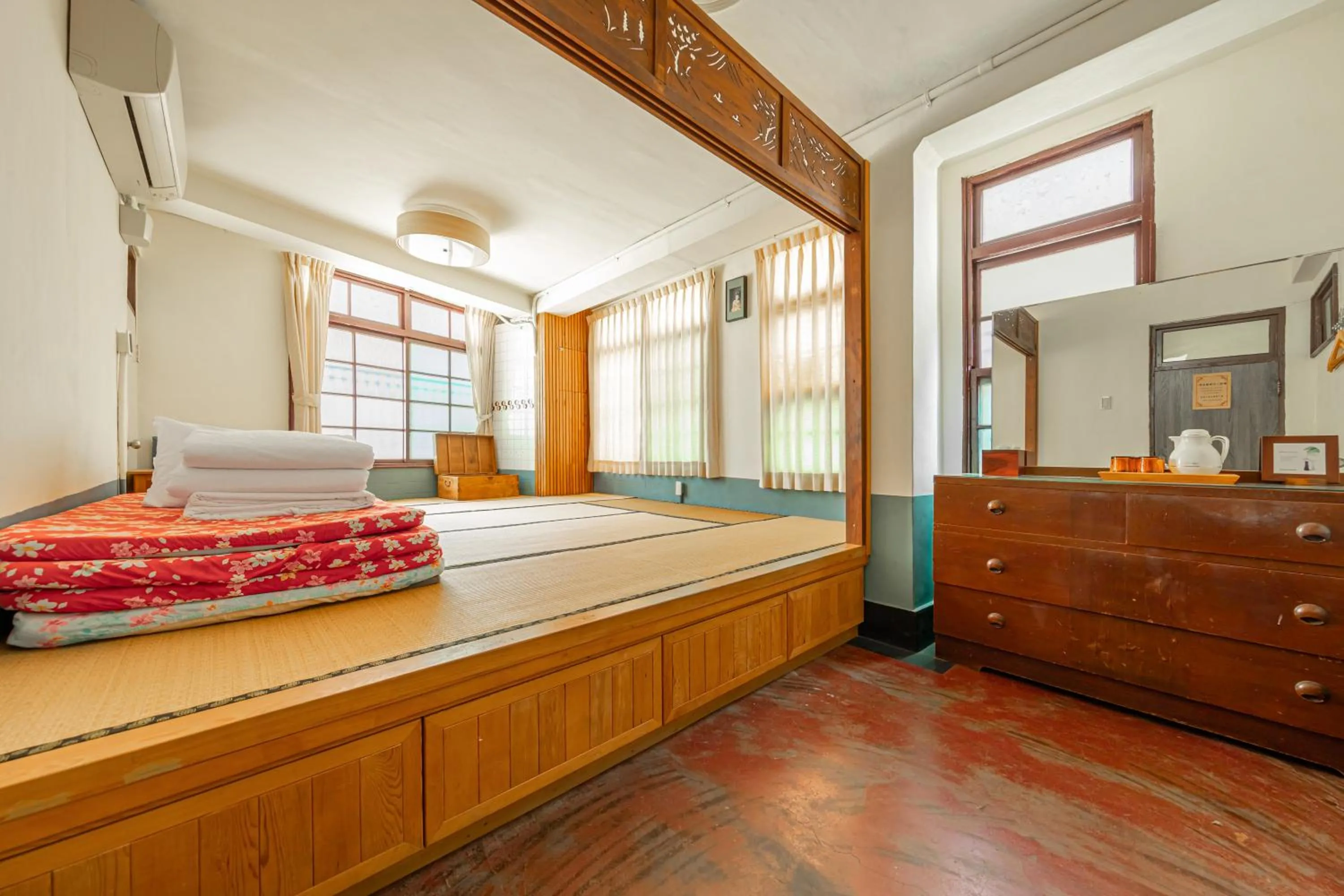 Quadruple Room with External Private Bathroom in Neat Hostel