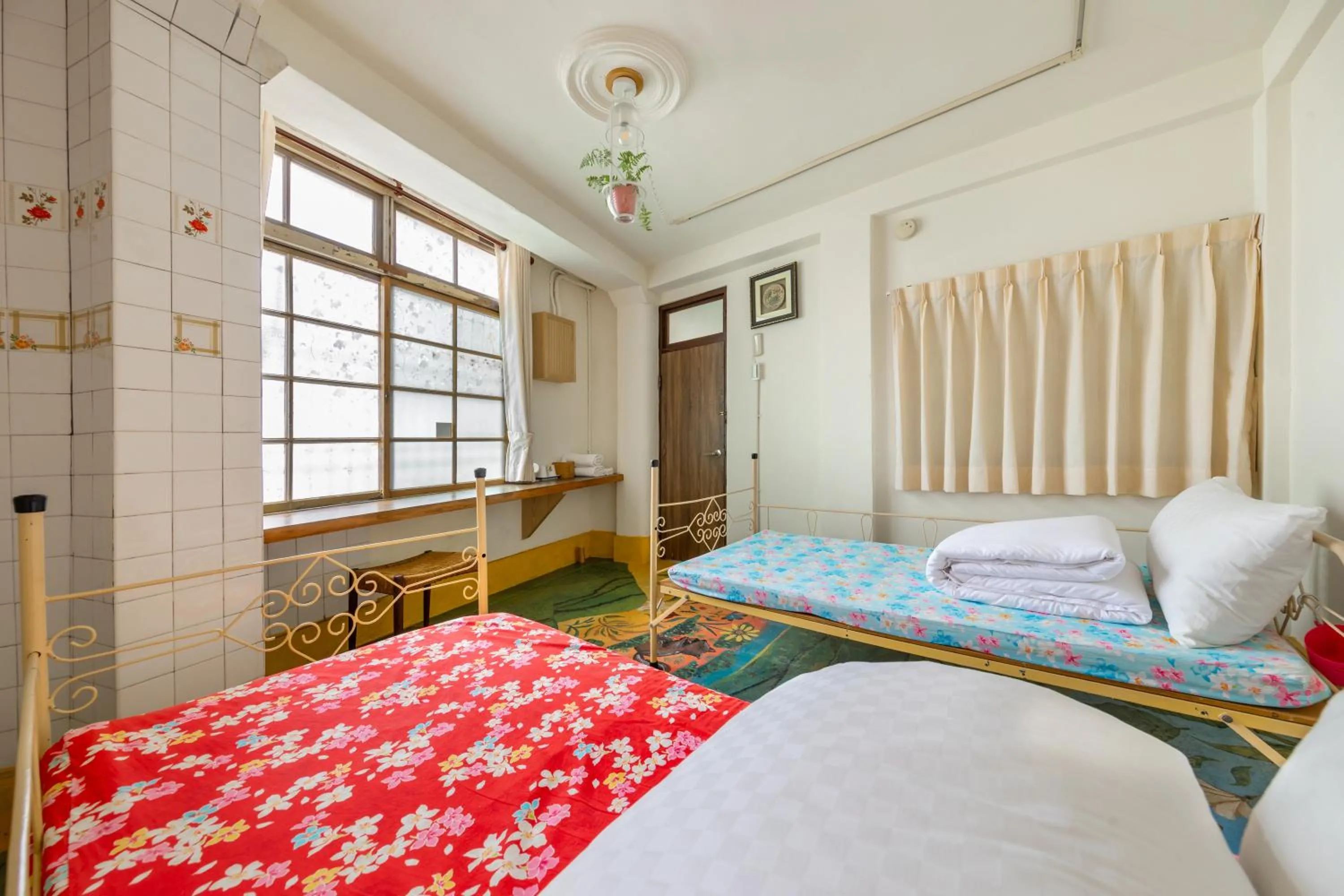Twin Room with Shared Bathroom in Neat Hostel