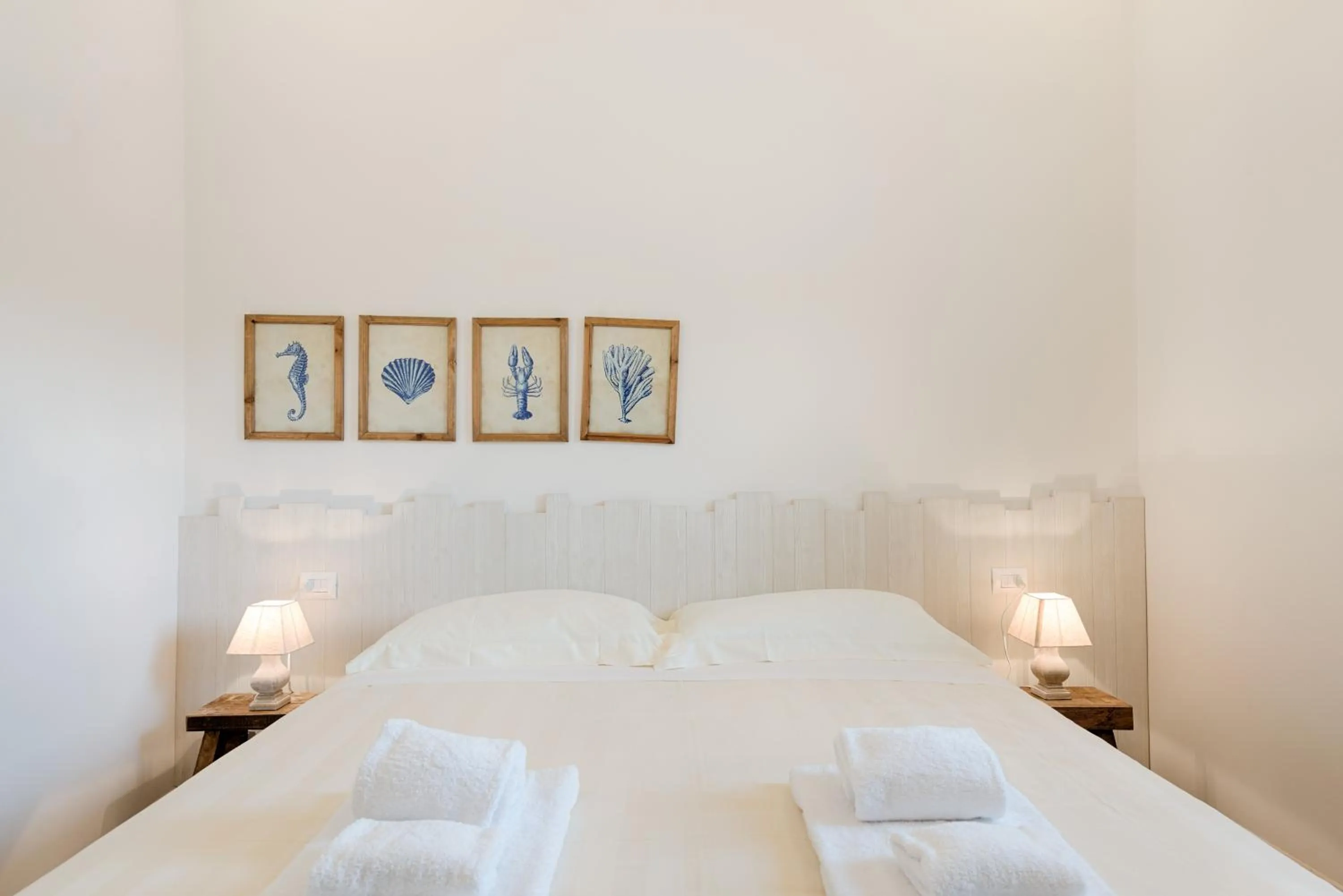 Bed in Giglio Oro by Mmega