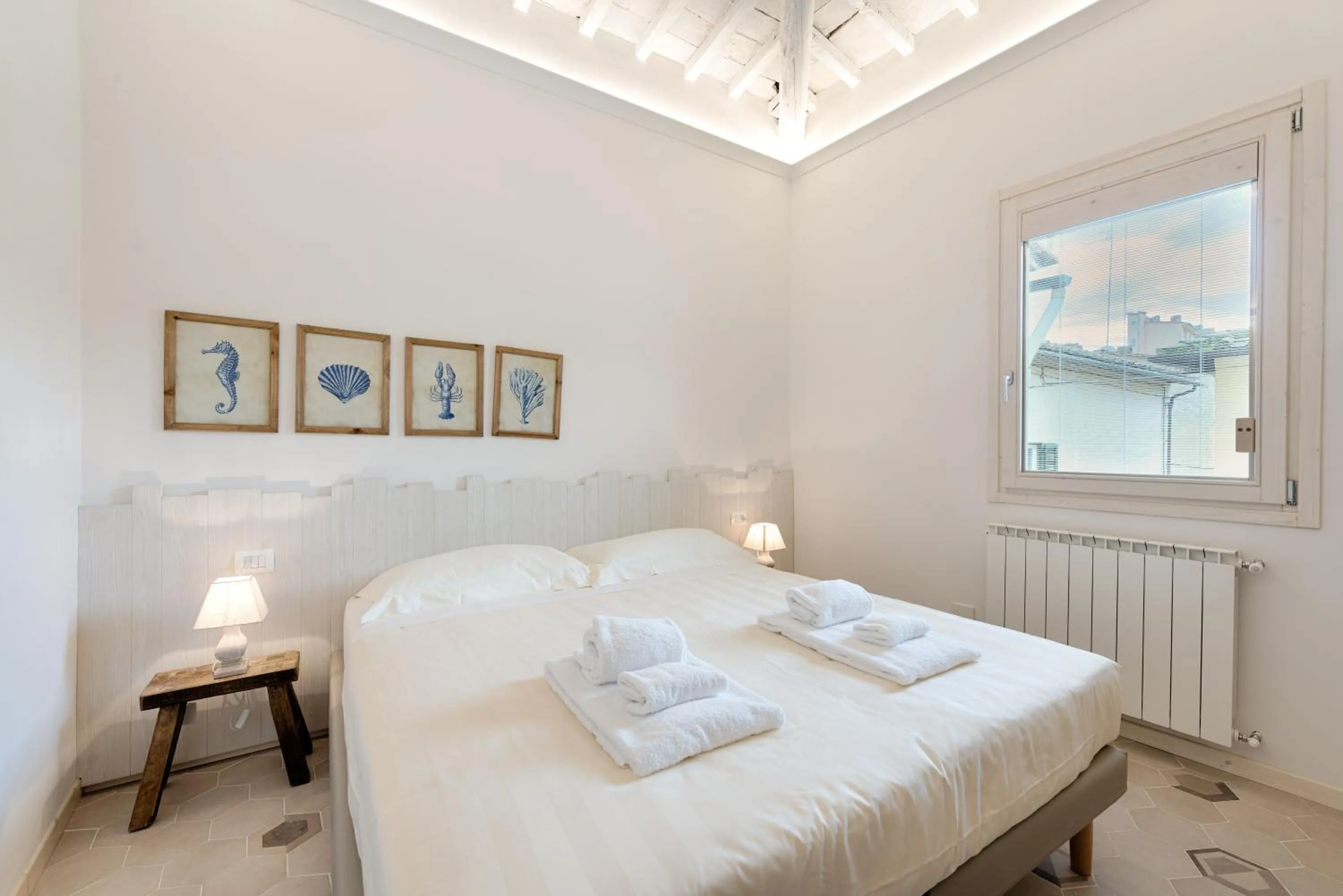 Bed in Giglio Oro by Mmega