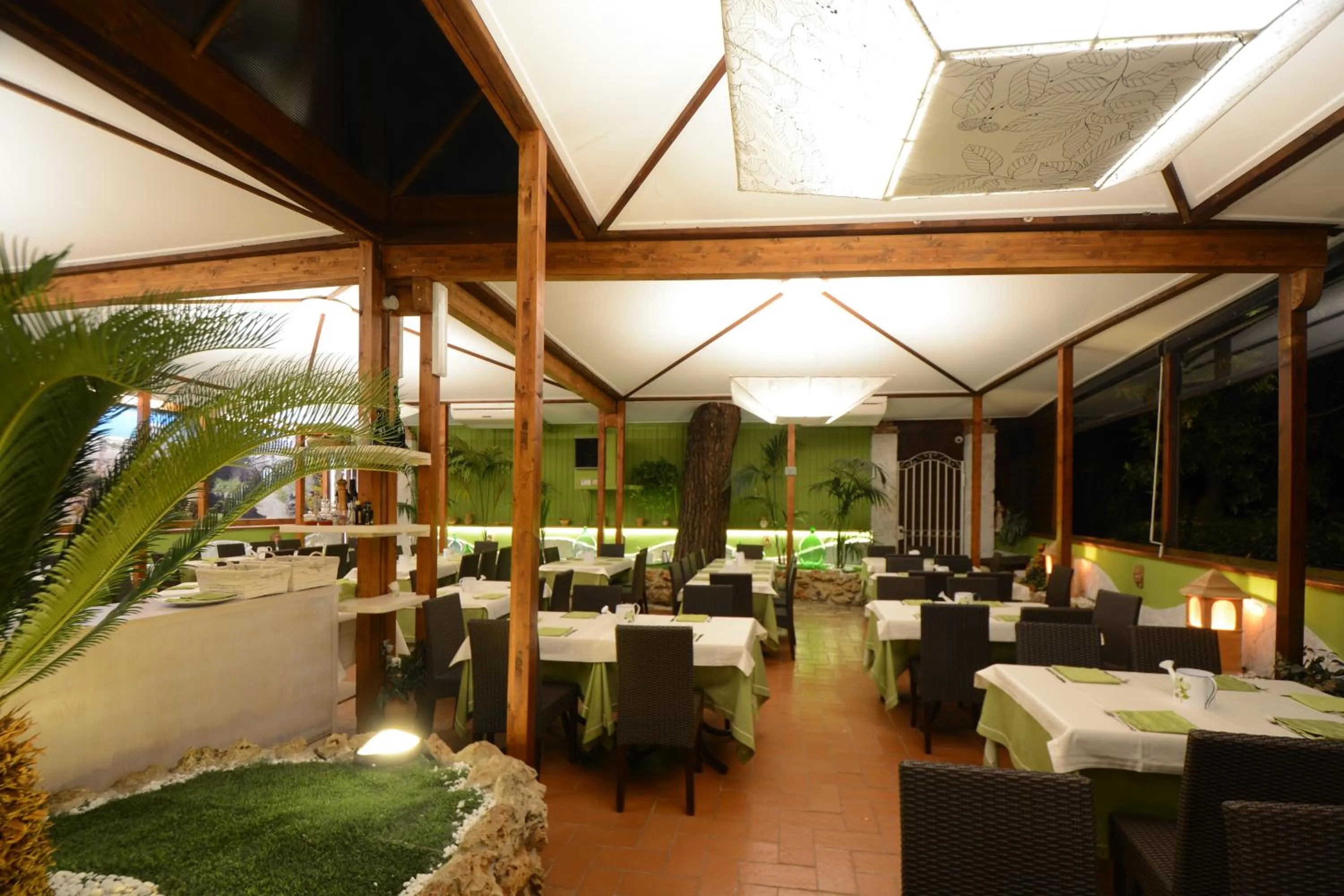 Restaurant/places to eat in Hotel Porta Rosa