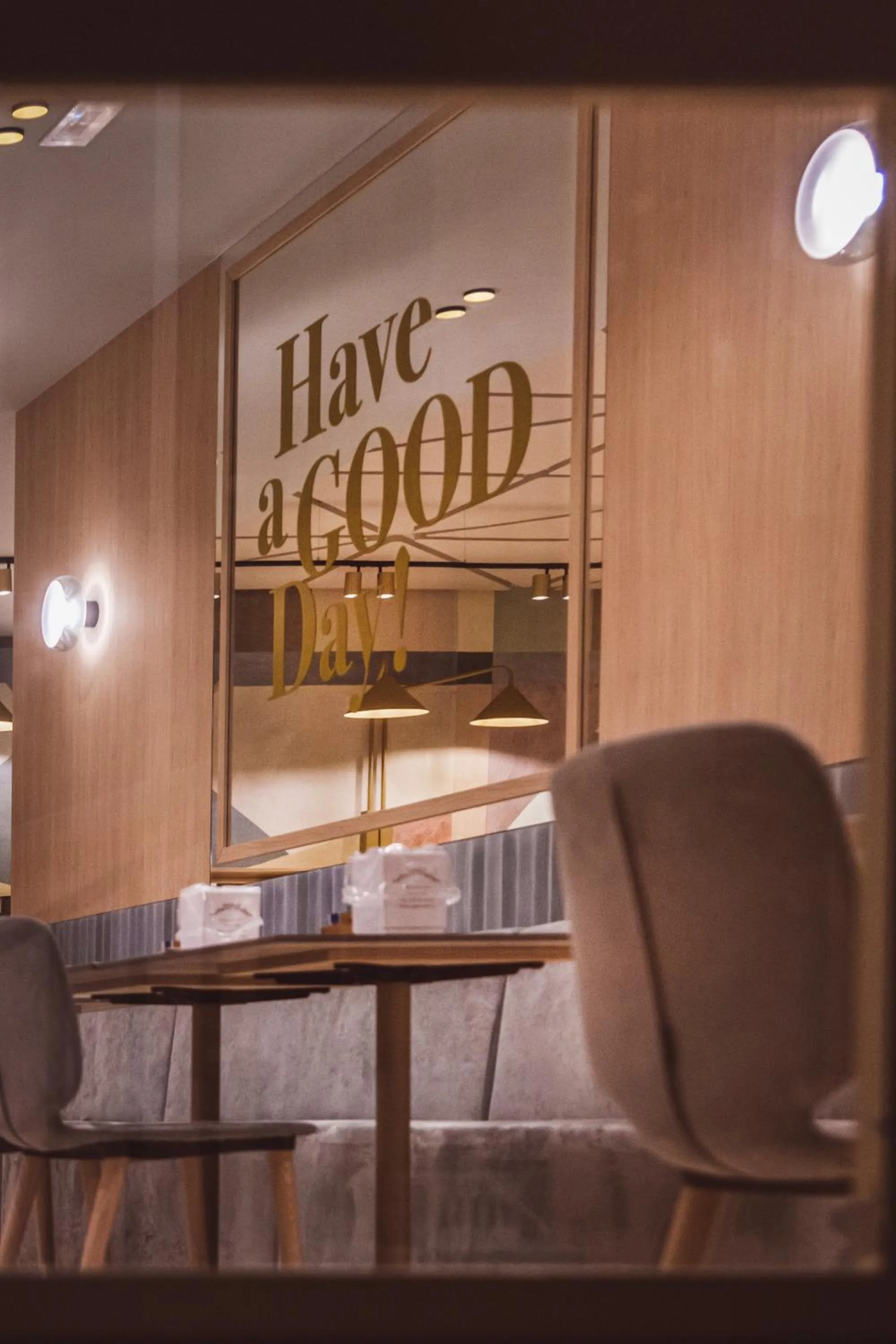 Restaurant/places to eat in Unique Hotel