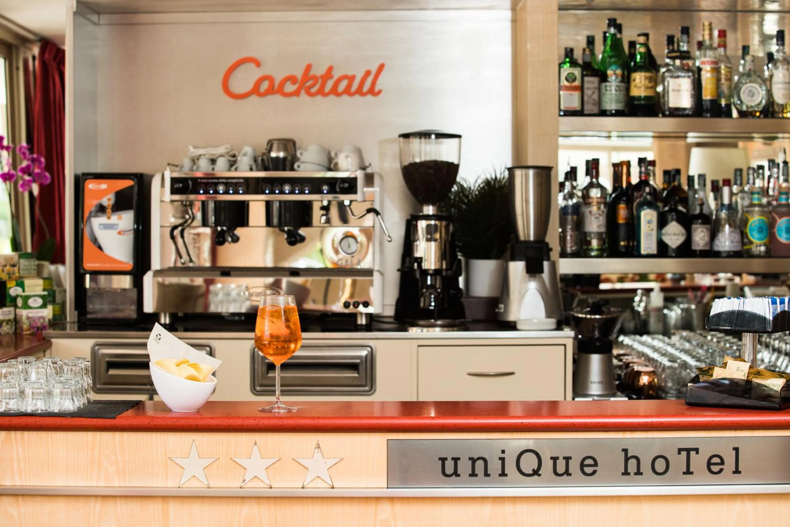 Lounge or bar in Unique Hotel