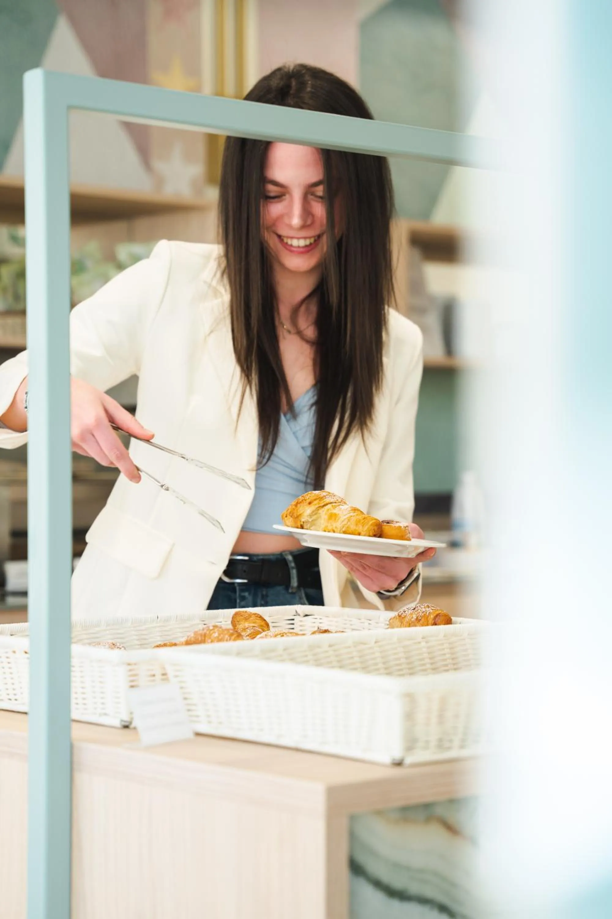 Restaurant/places to eat in Unique Hotel