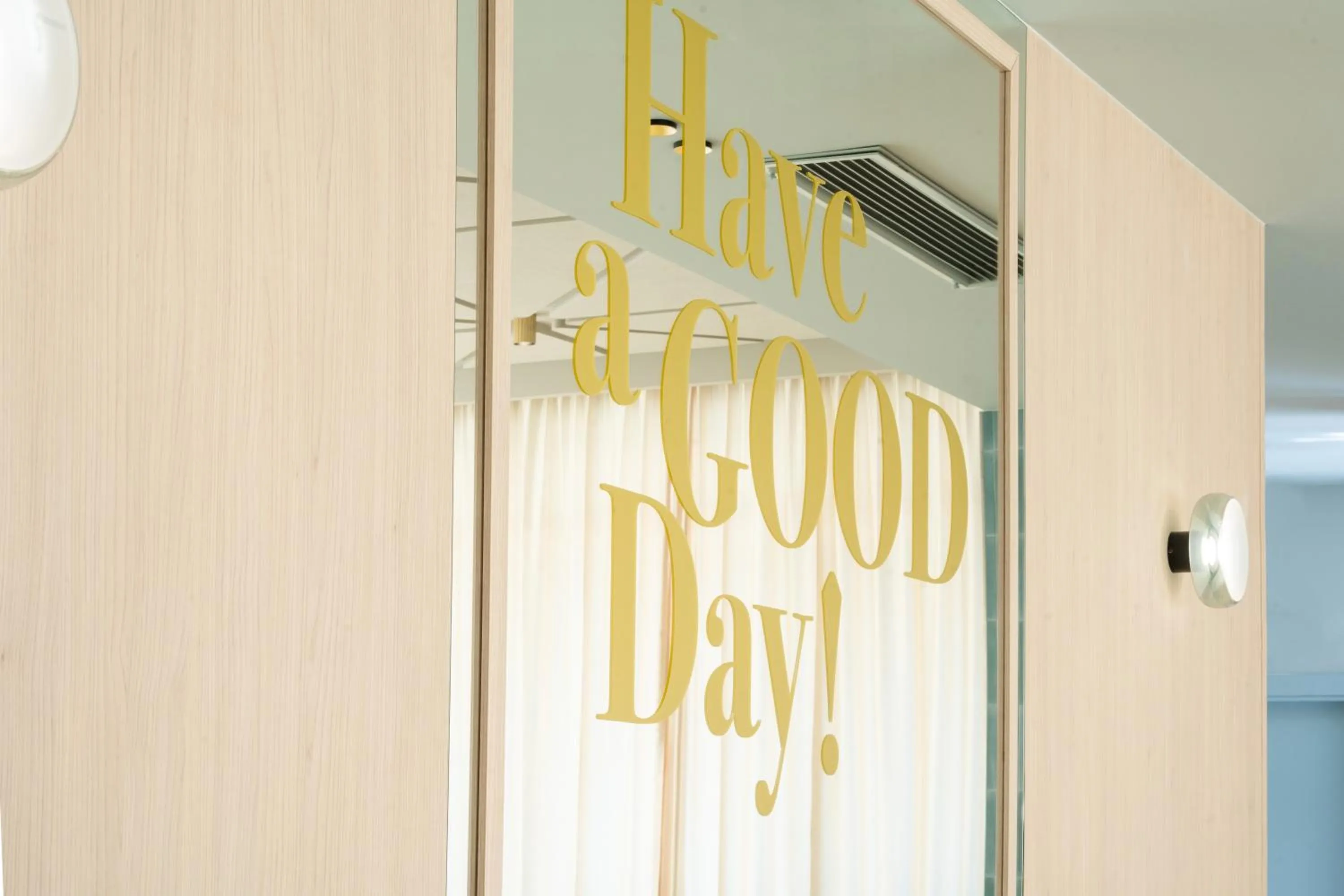 Restaurant/places to eat in Unique Hotel