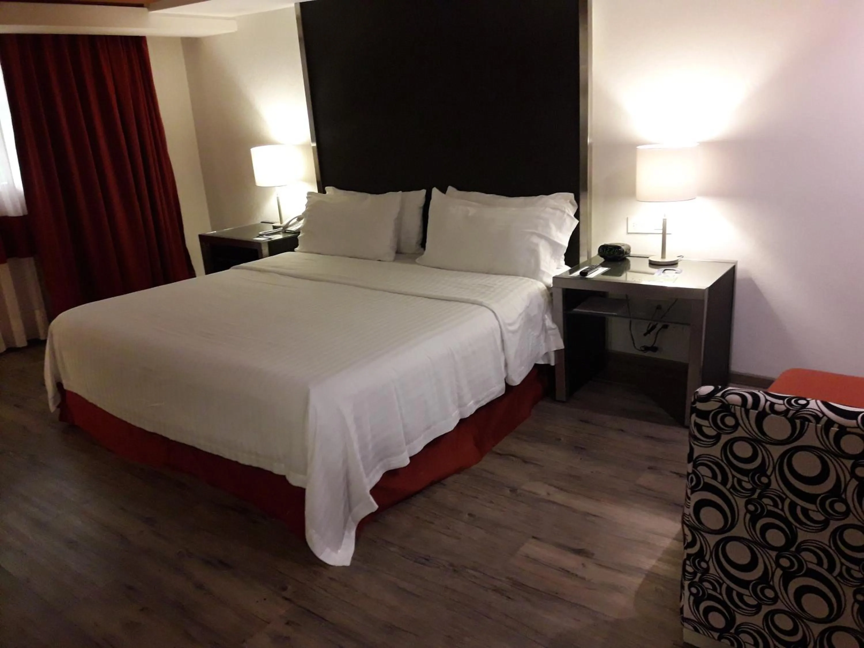 Photo of the whole room, Bed in Holiday Inn Mexico Zona Centro by IHG