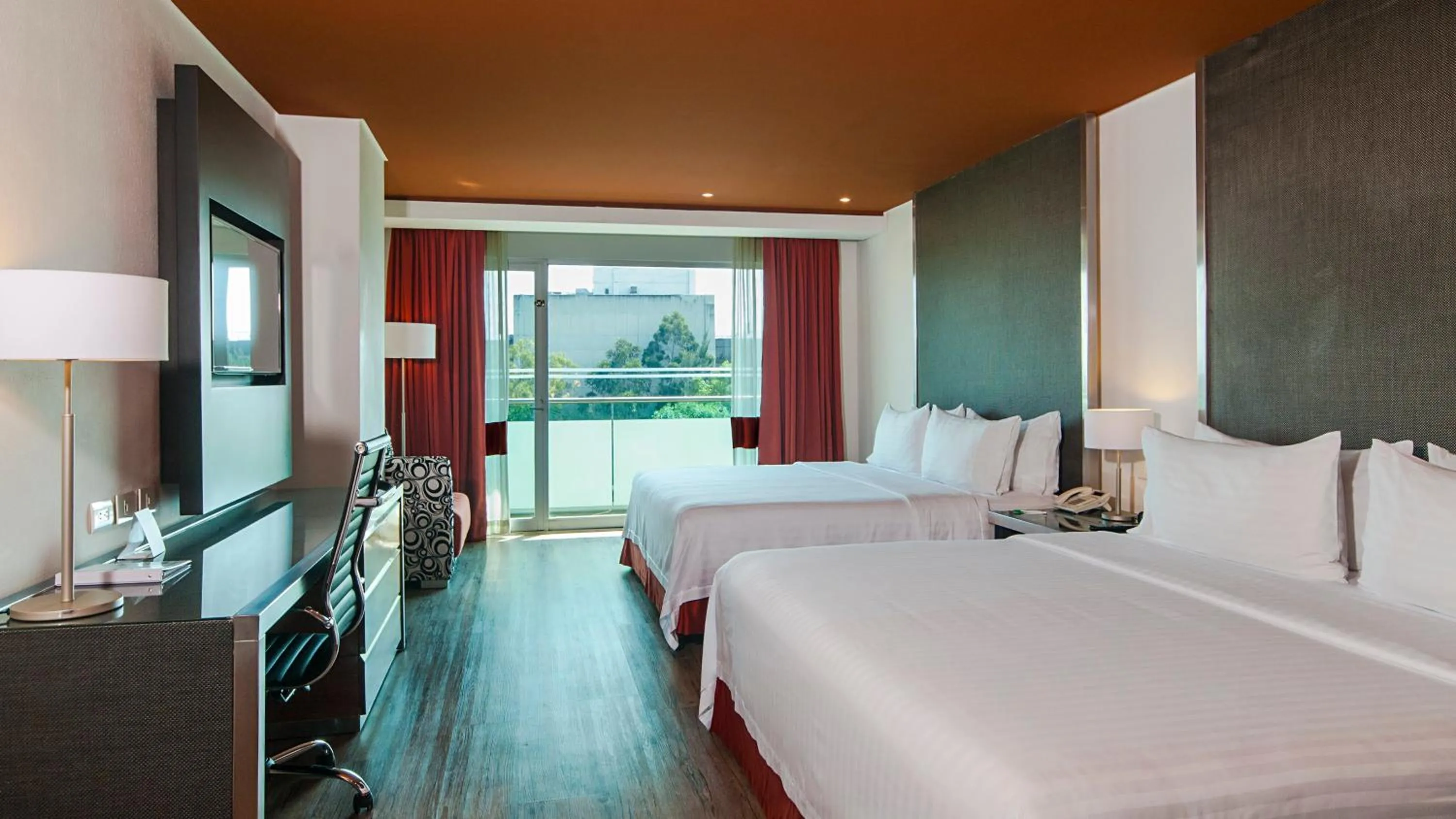 Photo of the whole room, Bed in Holiday Inn Mexico Zona Centro by IHG