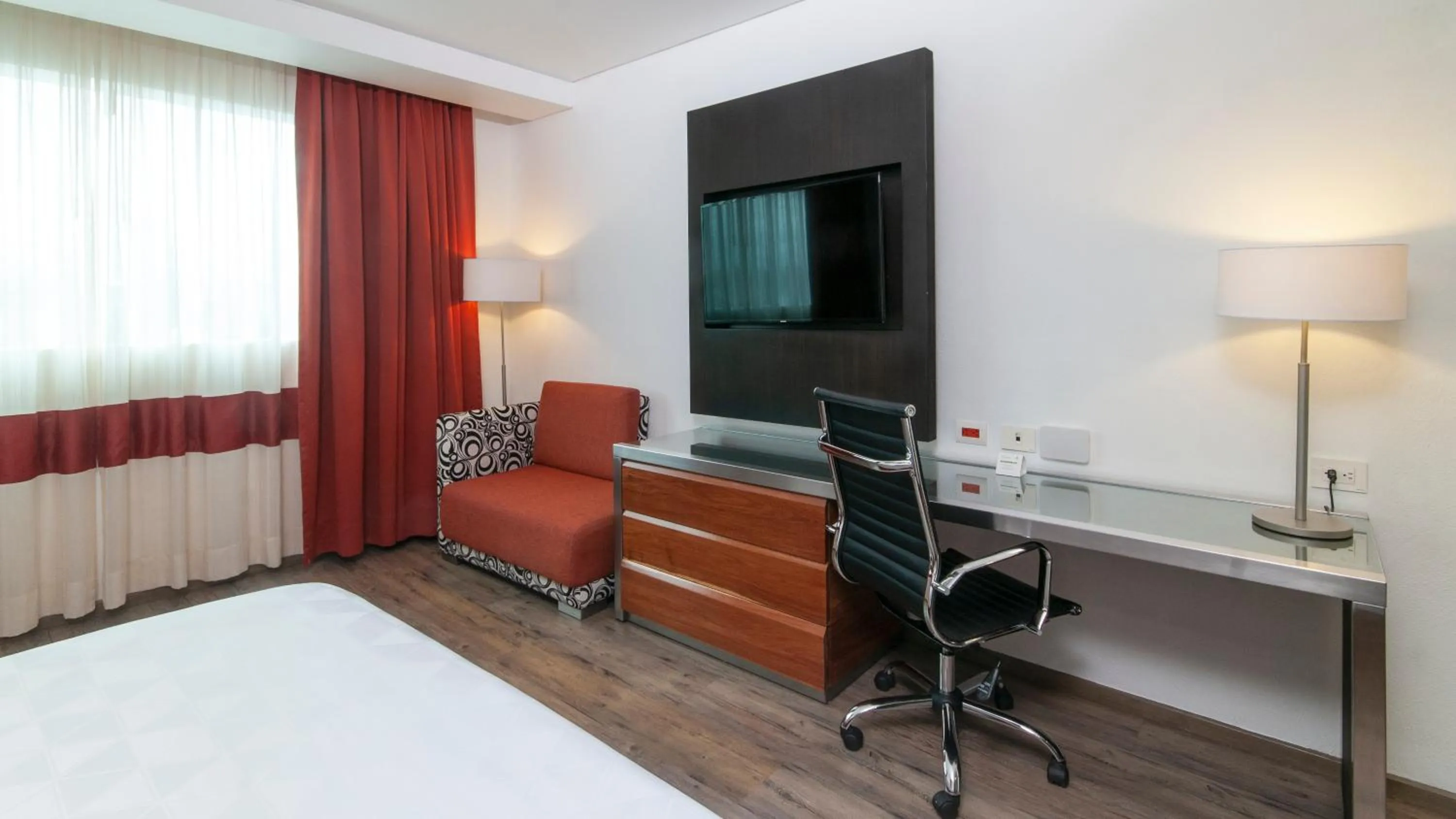 Bed in Holiday Inn Mexico Zona Centro by IHG
