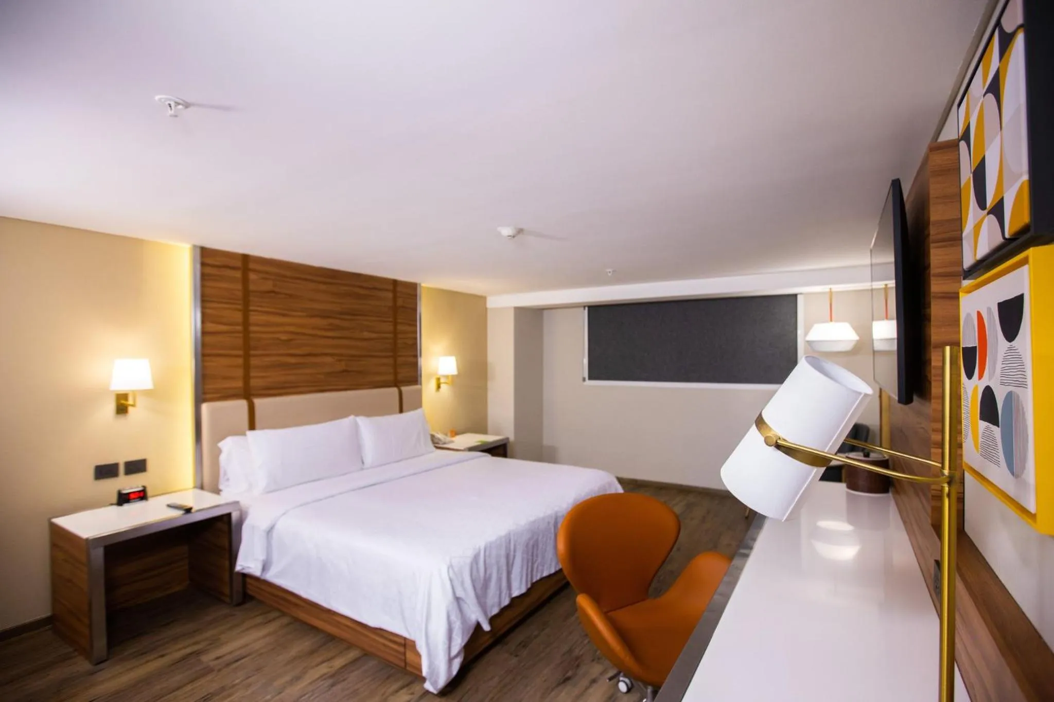 Photo of the whole room, Bed in Holiday Inn Mexico Zona Centro by IHG
