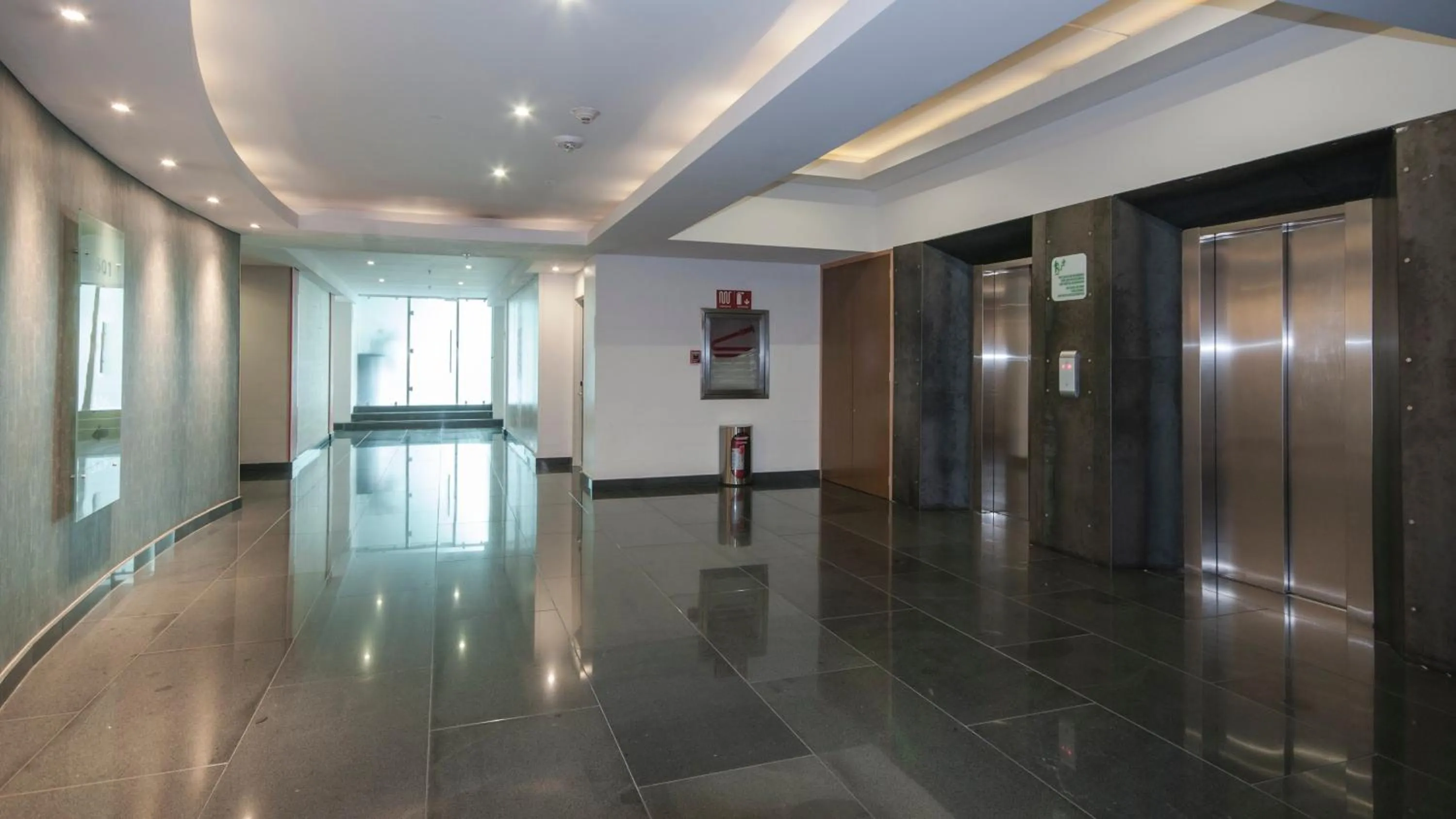Lobby or reception in Holiday Inn Mexico Zona Centro by IHG