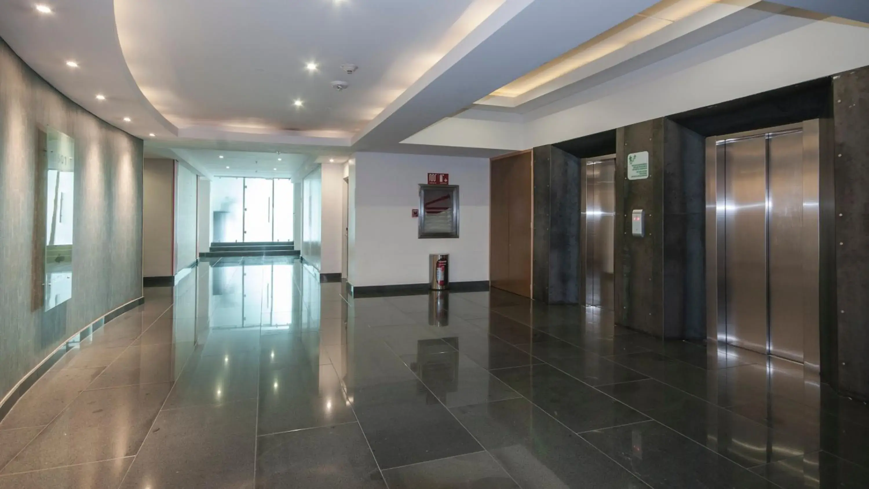 Lobby or reception in Holiday Inn Mexico Zona Centro by IHG Lobby or reception in Holiday Inn Mexico Zona Centro by IHG