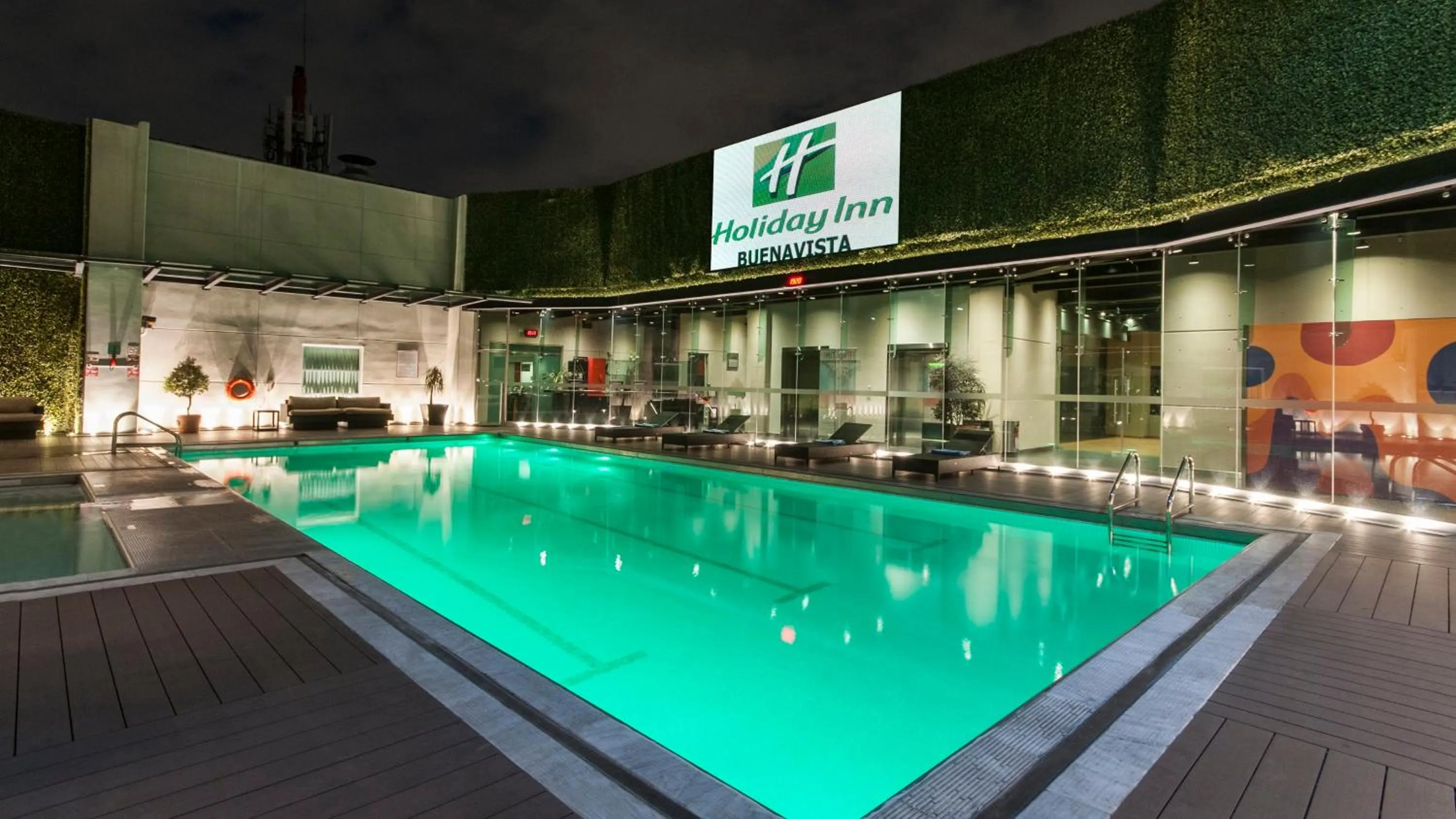 Swimming pool in Holiday Inn Mexico Zona Centro by IHG