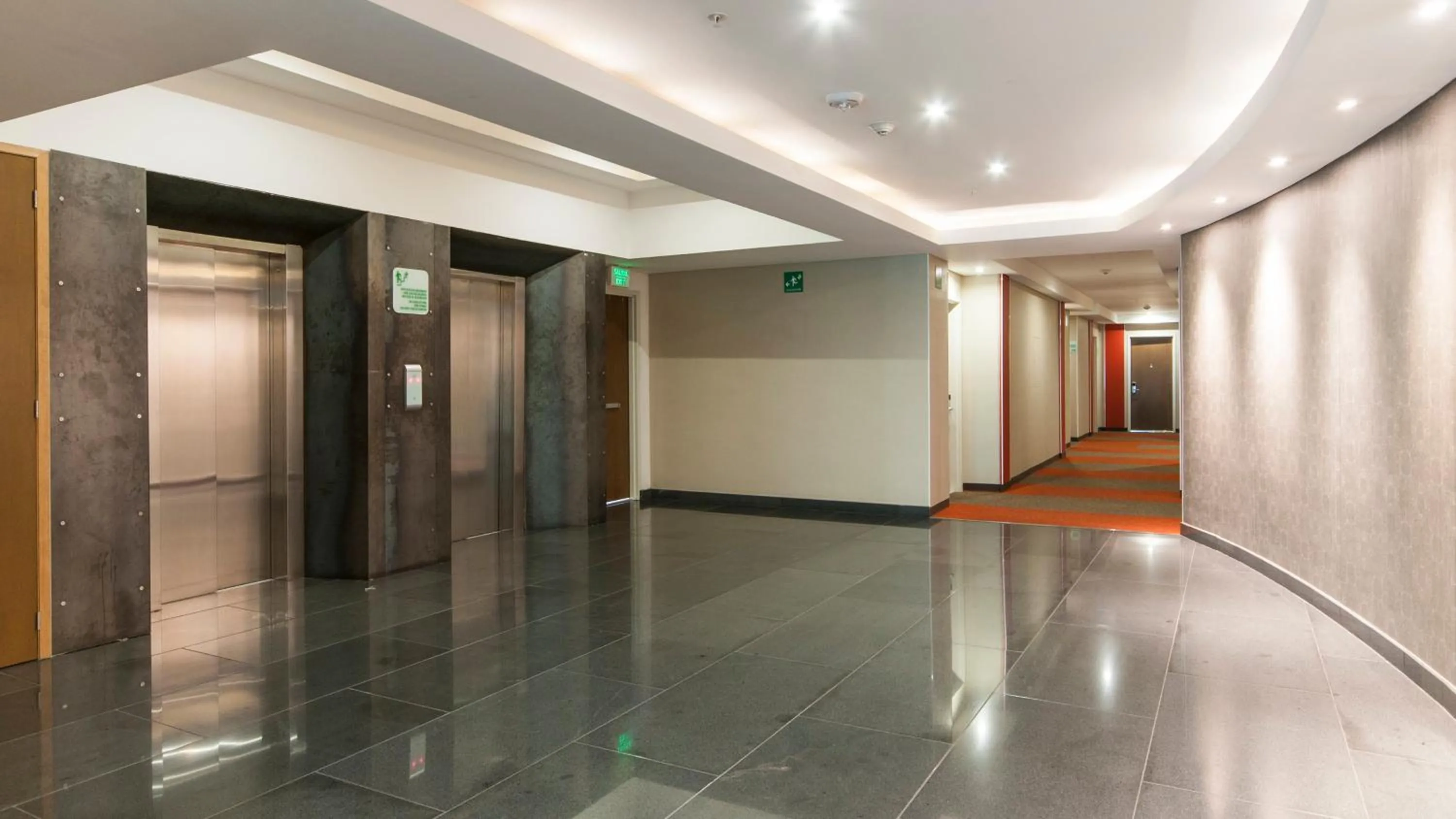 Lobby or reception in Holiday Inn Mexico Zona Centro by IHG