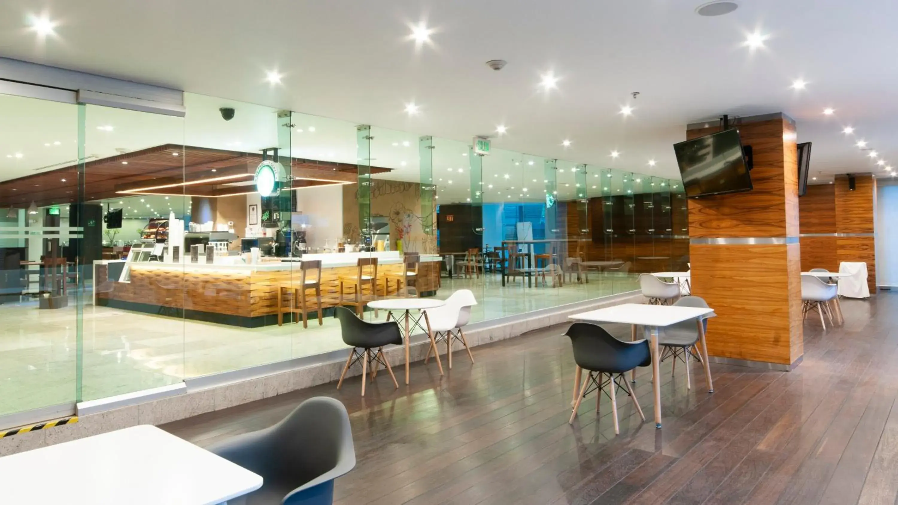 Lounge or bar in Holiday Inn Mexico Zona Centro by IHG Lounge or bar in Holiday Inn Mexico Zona Centro by IHG