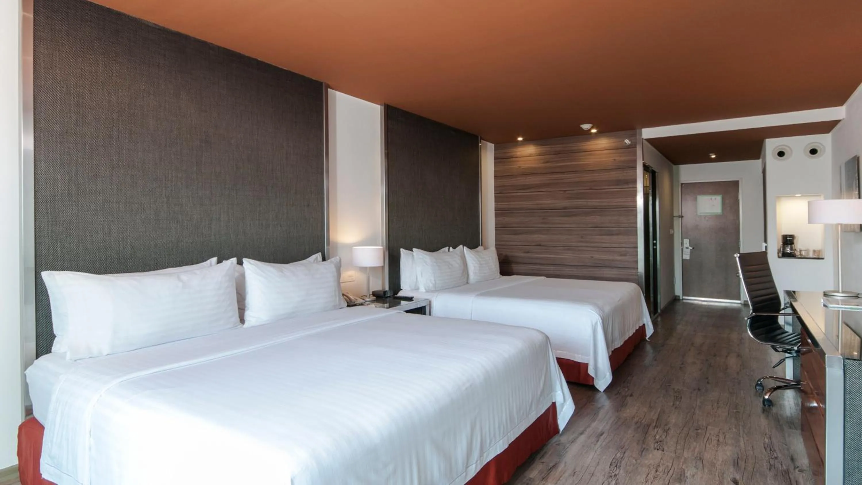 Photo of the whole room, Bed in Holiday Inn Mexico Zona Centro by IHG