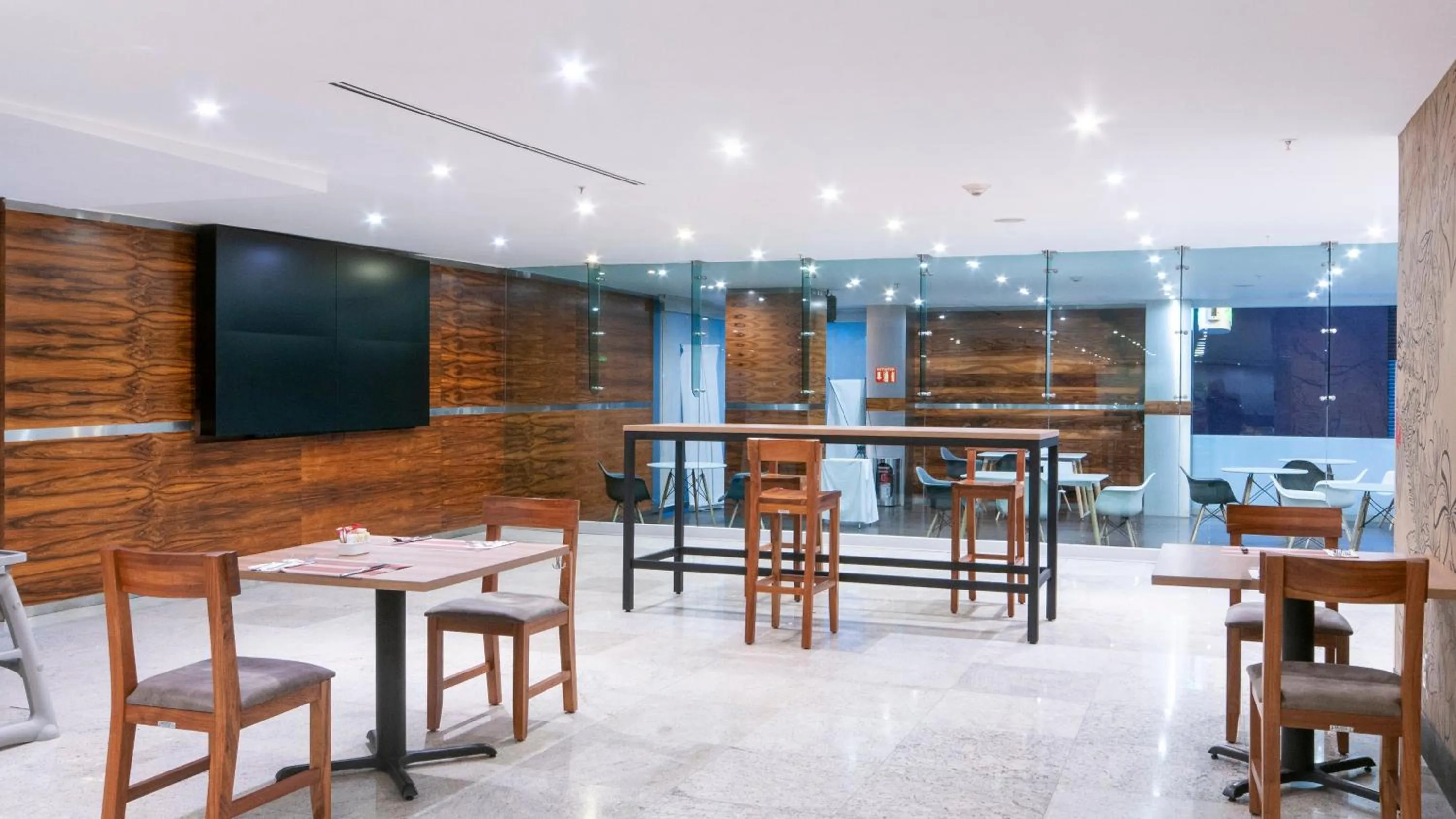 Restaurant/places to eat in Holiday Inn Mexico Zona Centro by IHG