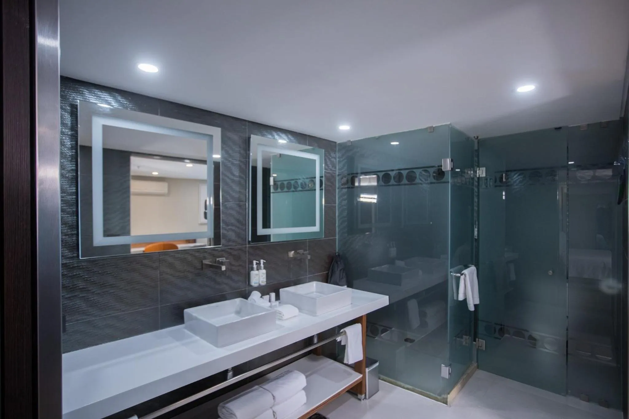 Bathroom in Holiday Inn Mexico Zona Centro by IHG