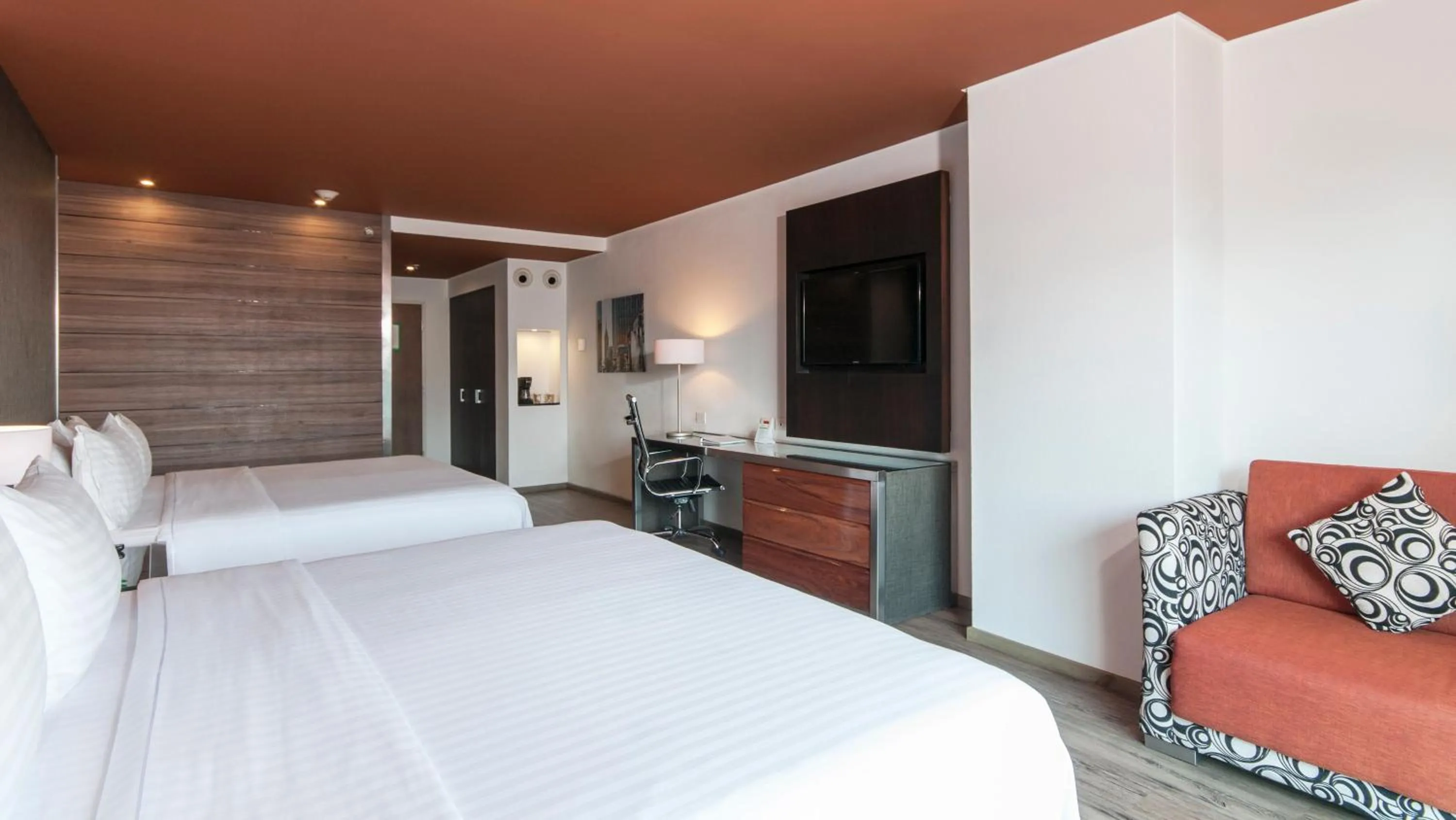 Photo of the whole room, Bed in Holiday Inn Mexico Zona Centro by IHG