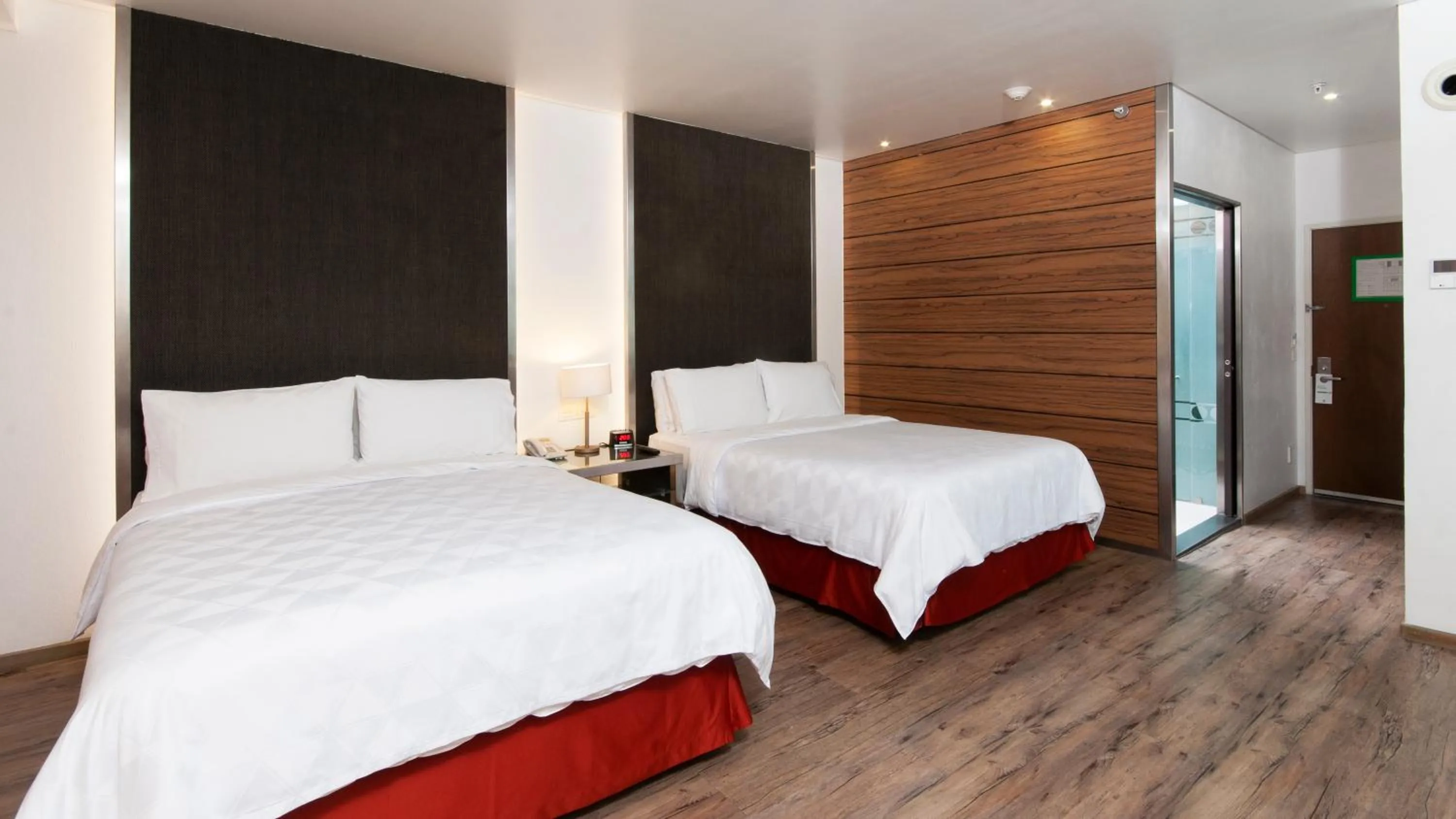 Bed in Holiday Inn Mexico Zona Centro by IHG