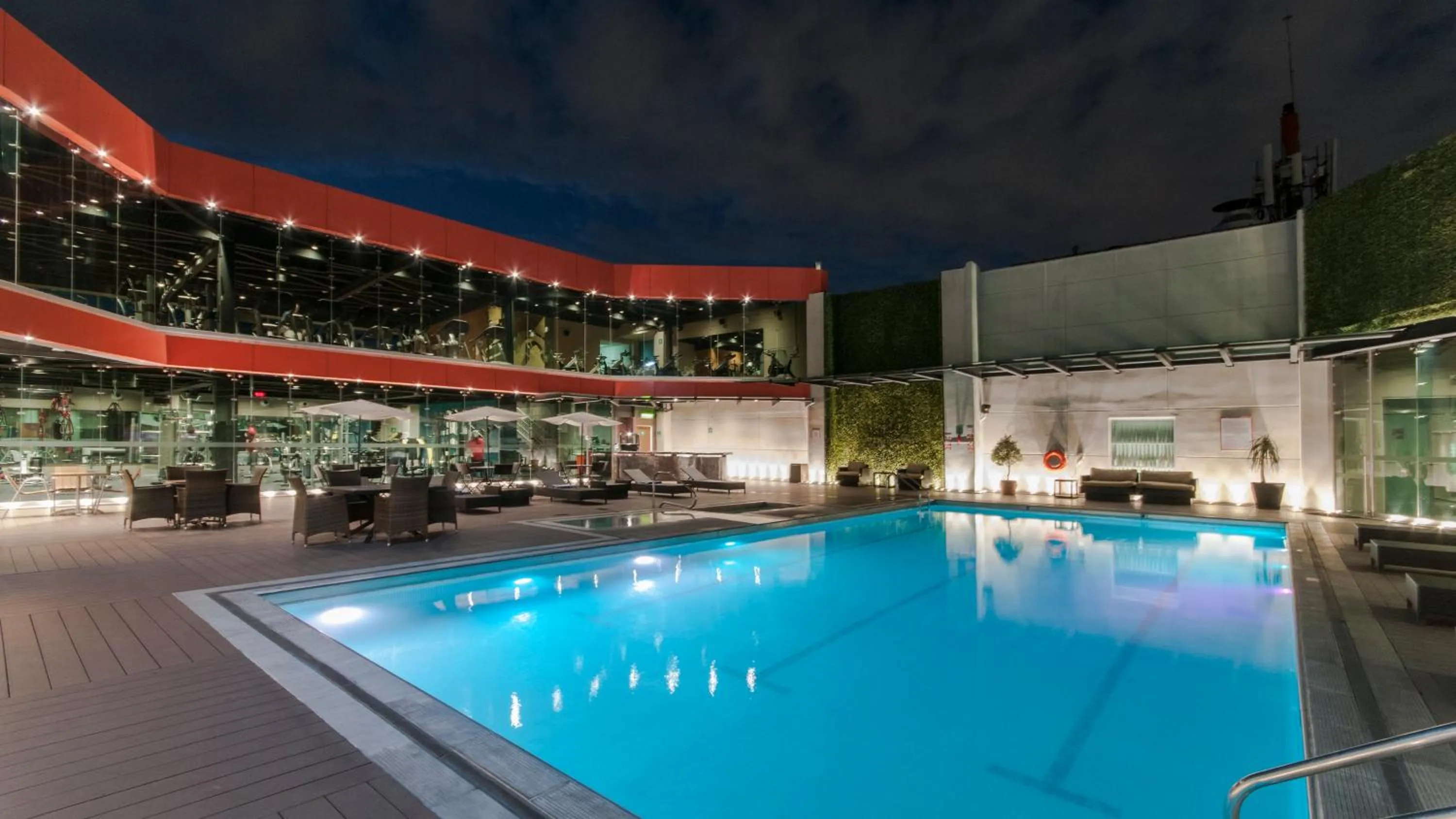 Swimming pool in Holiday Inn Mexico Zona Centro by IHG