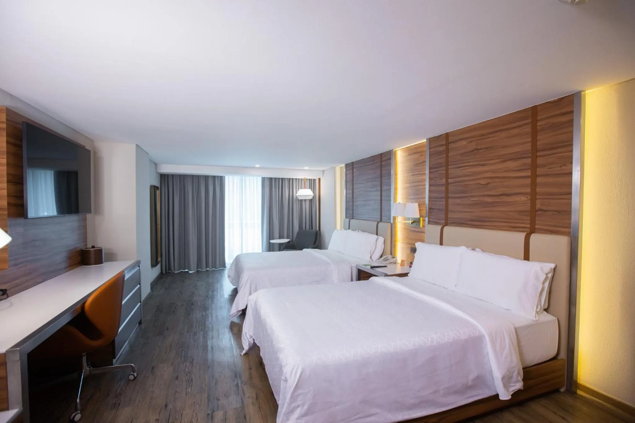 Photo of the whole room, Bed in Holiday Inn Mexico Zona Centro by IHG