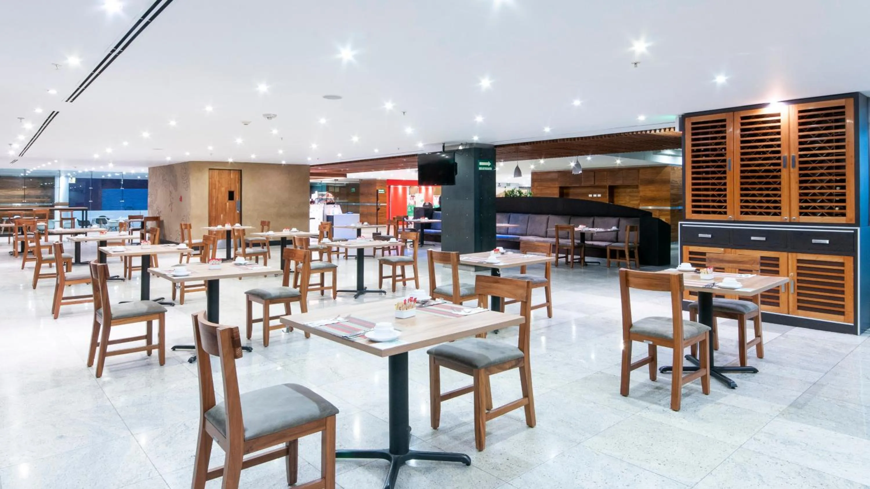 Restaurant/places to eat in Holiday Inn Mexico Zona Centro by IHG