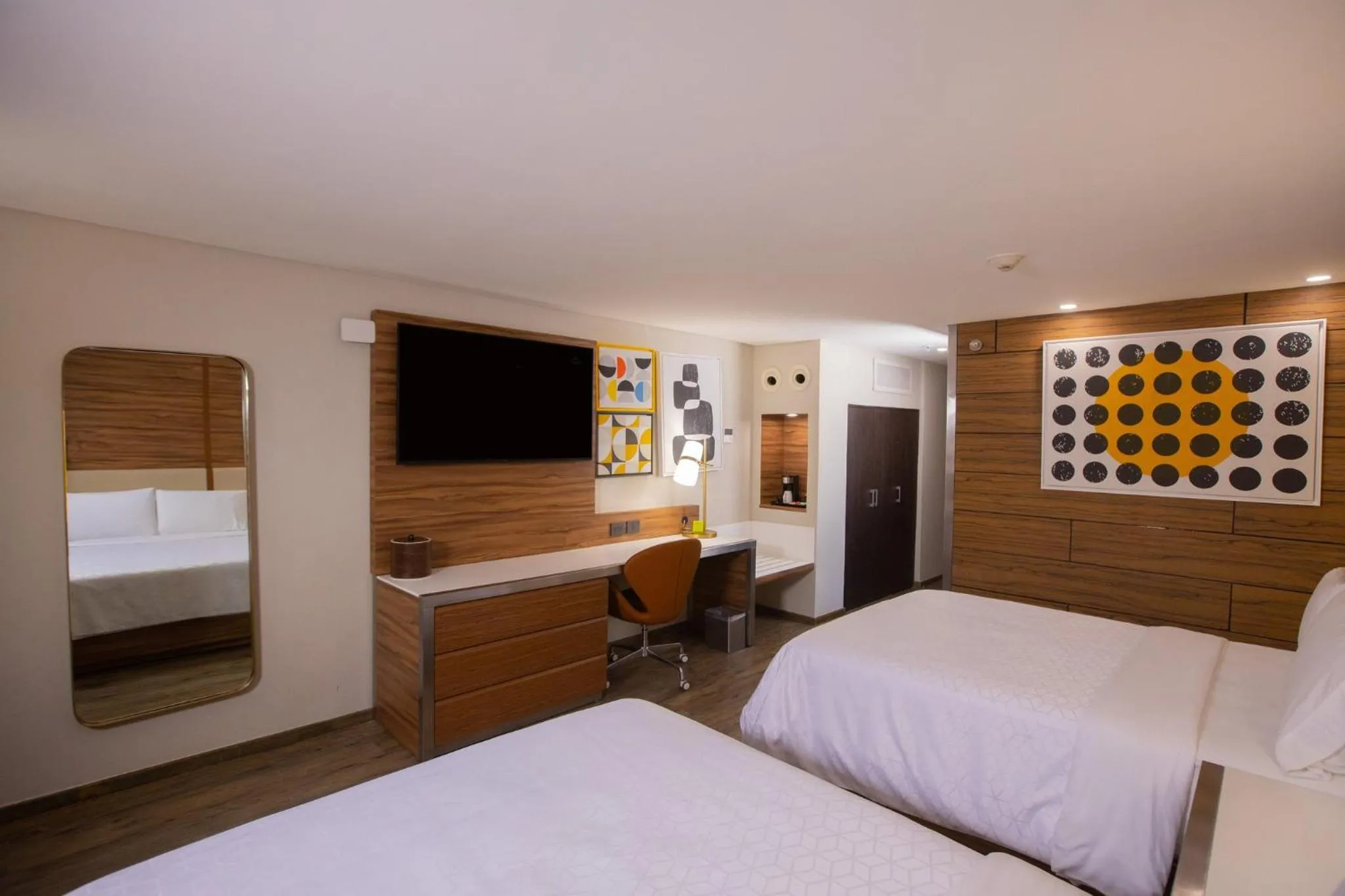 Photo of the whole room, Bed in Holiday Inn Mexico Zona Centro by IHG
