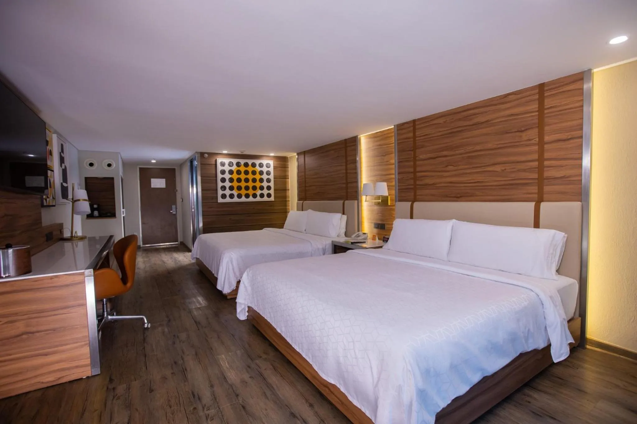 Photo of the whole room, Bed in Holiday Inn Mexico Zona Centro by IHG