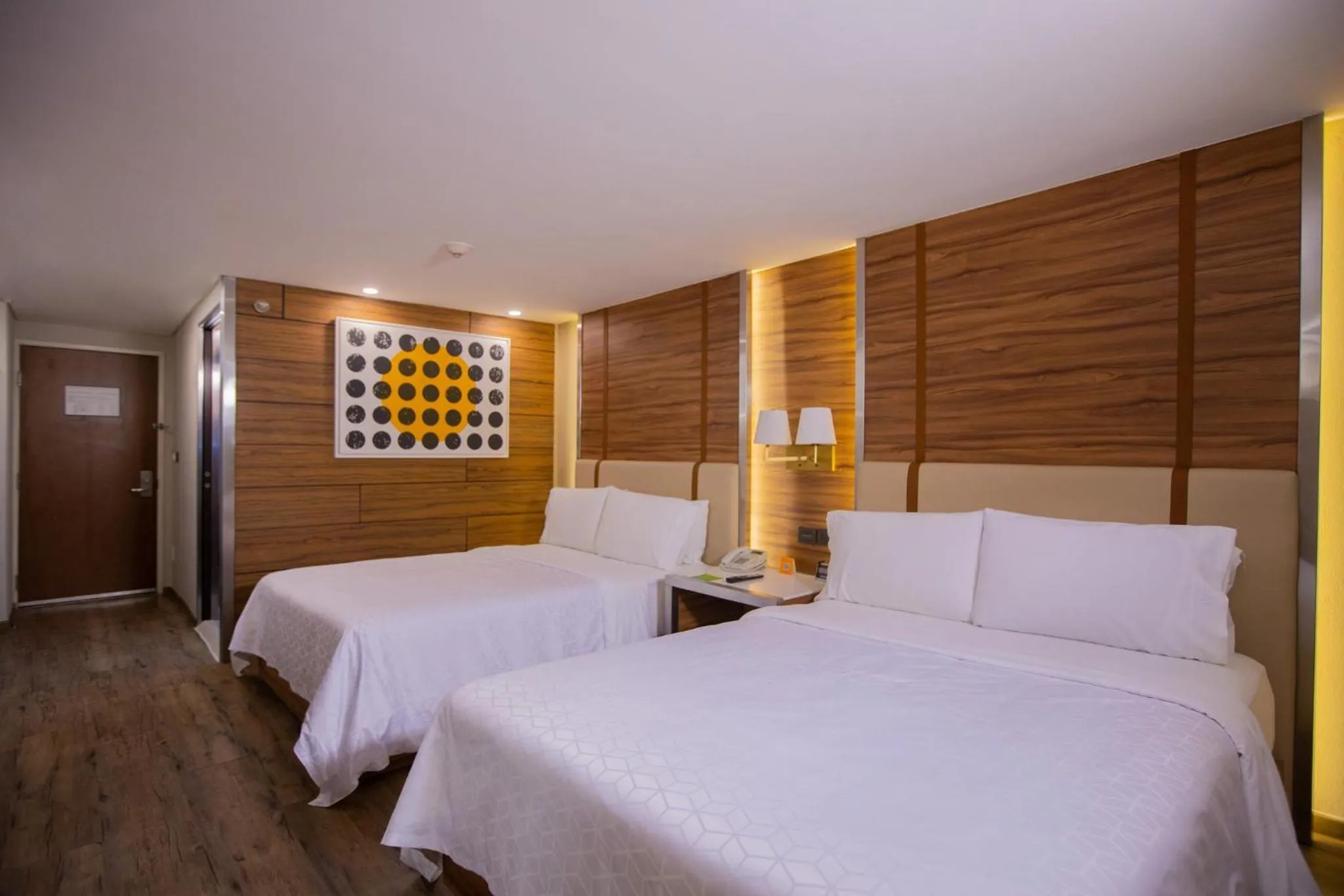 Photo of the whole room, Bed in Holiday Inn Mexico Zona Centro by IHG