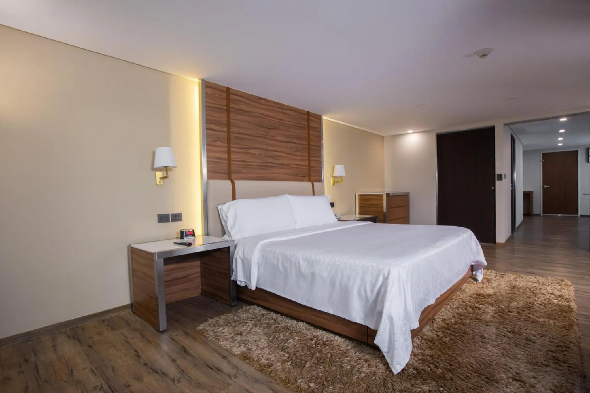 Photo of the whole room, Bed in Holiday Inn Mexico Zona Centro by IHG