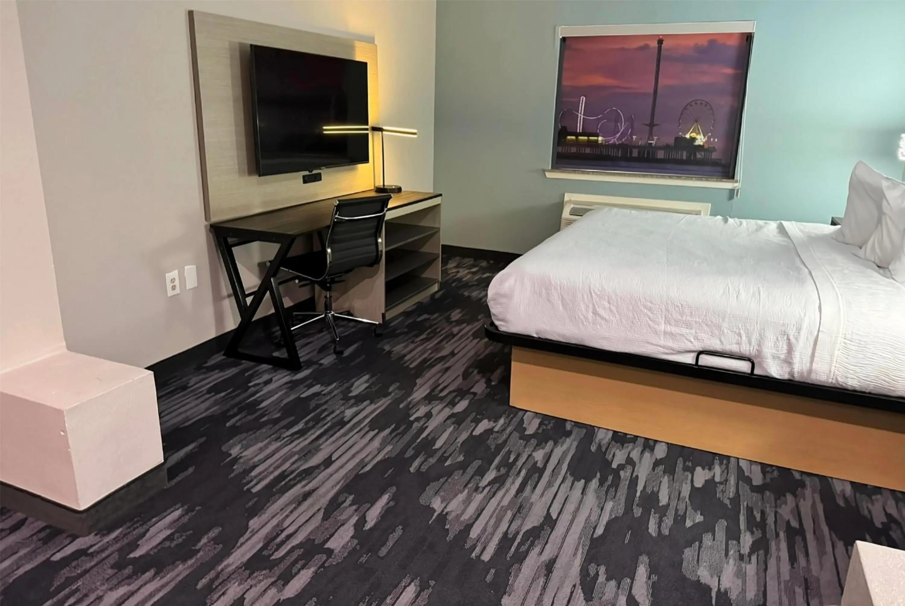 Photo of the whole room, Bed in Baymont by Wyndham Texas City