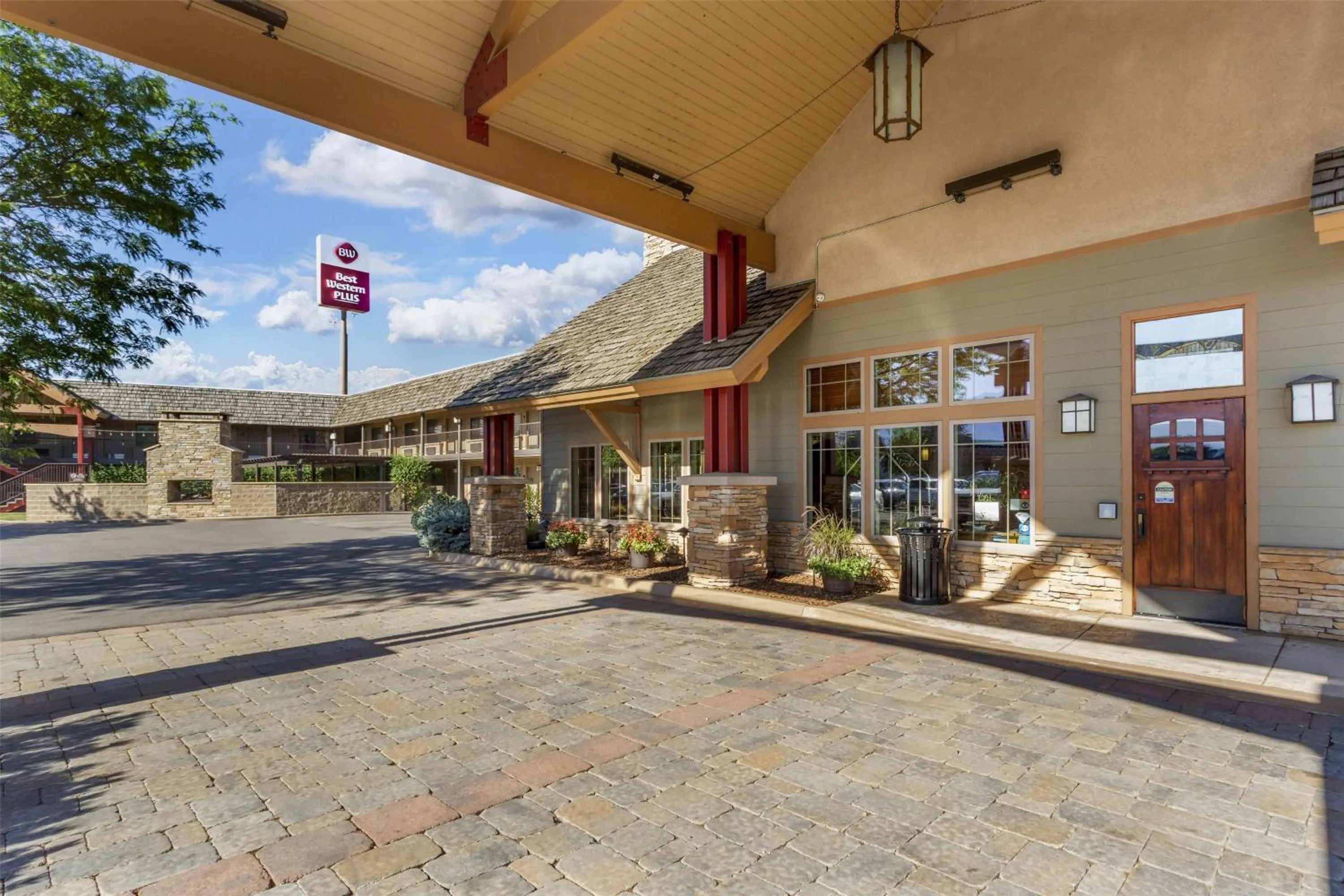 Property building in Best Western Plus High Country Inn