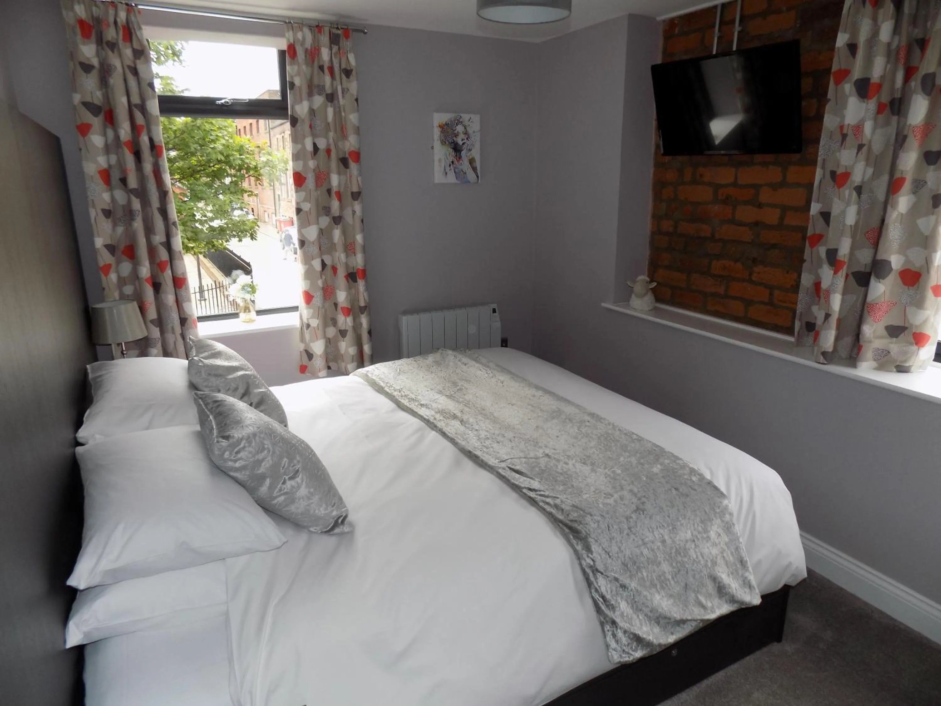 Bedroom, Bed in The Old Wool House Apartments