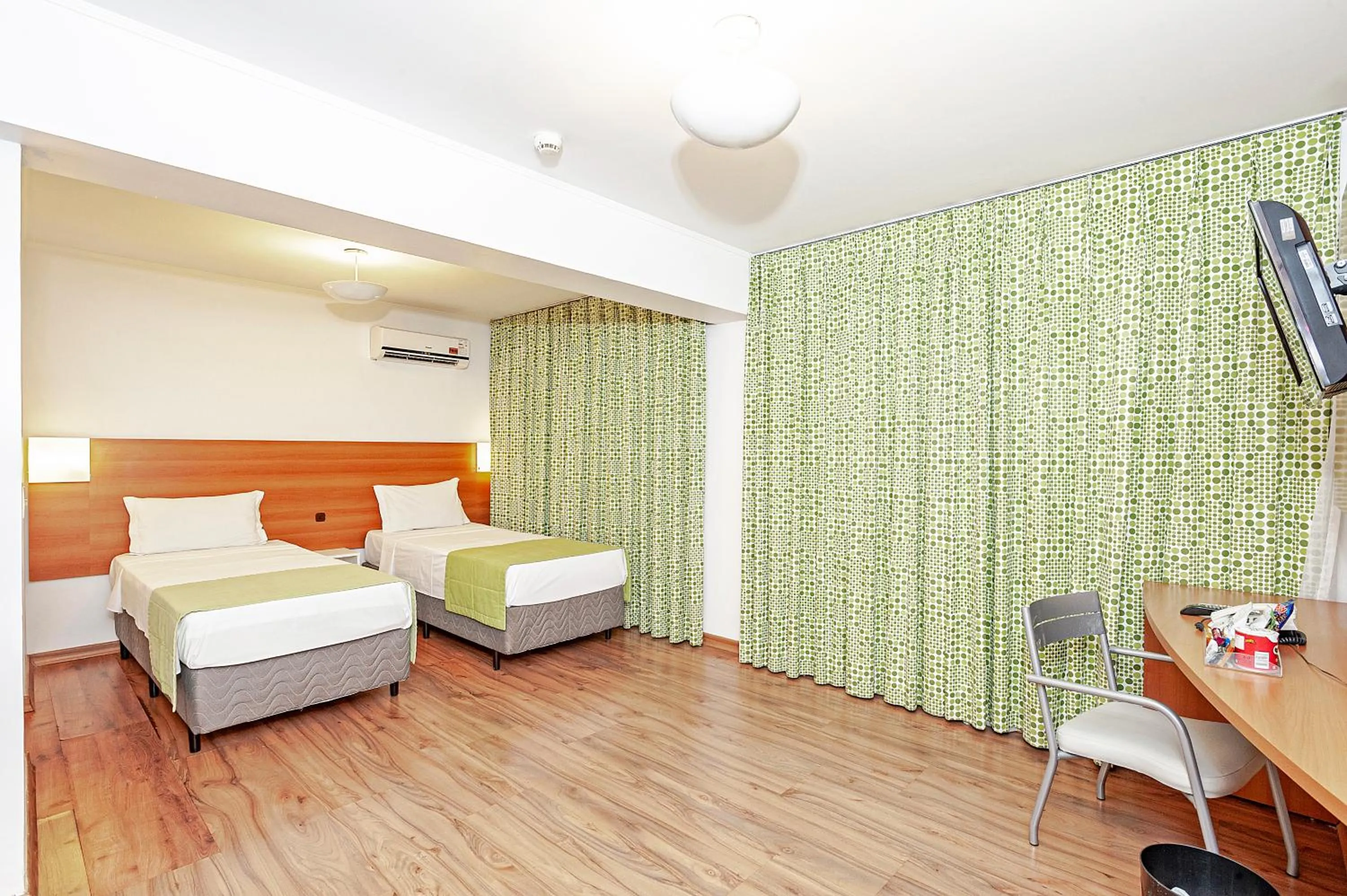 Photo of the whole room, Bed in Slim São Paulo Congonhas