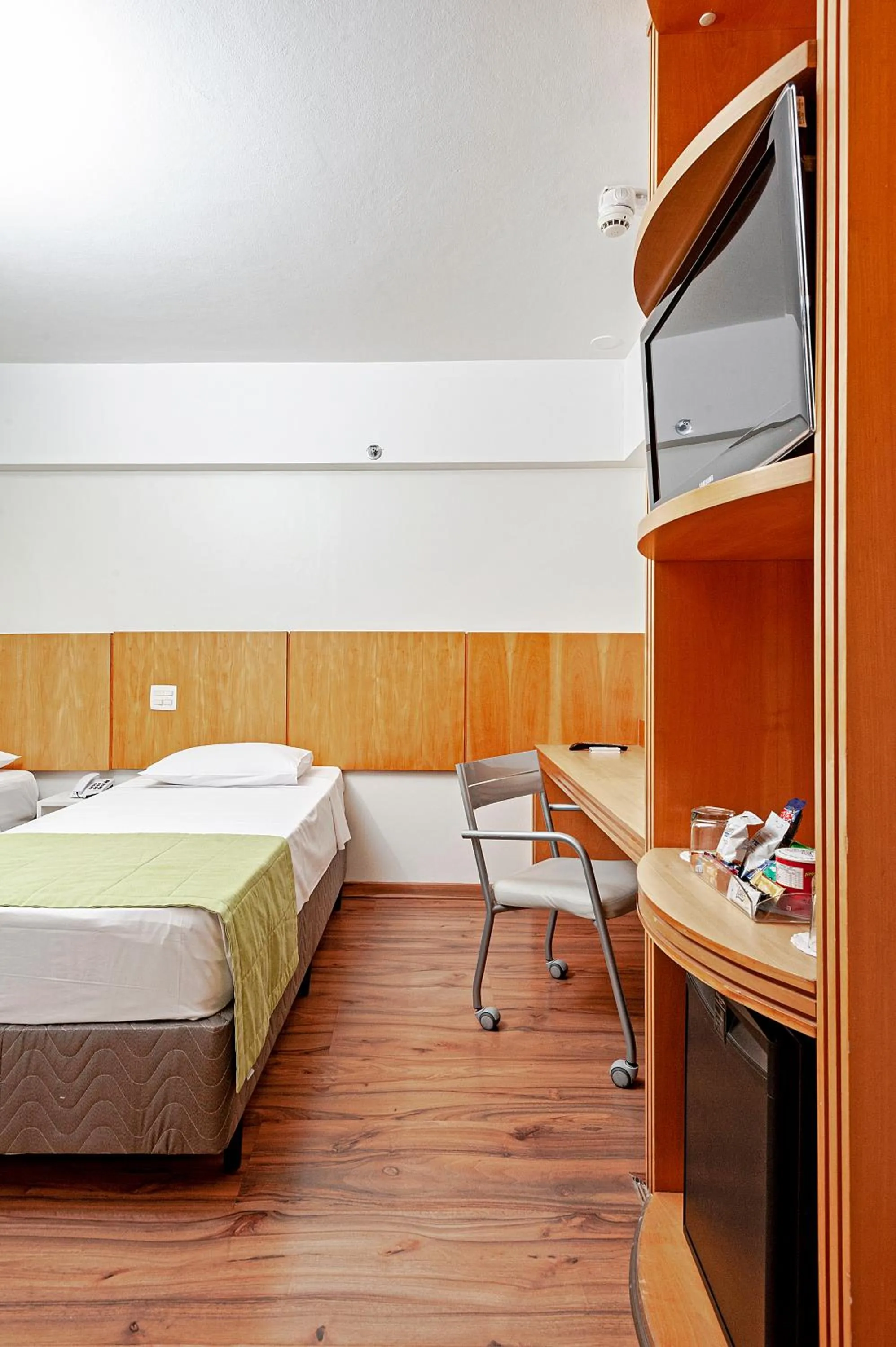 Photo of the whole room, Bed in Slim São Paulo Congonhas