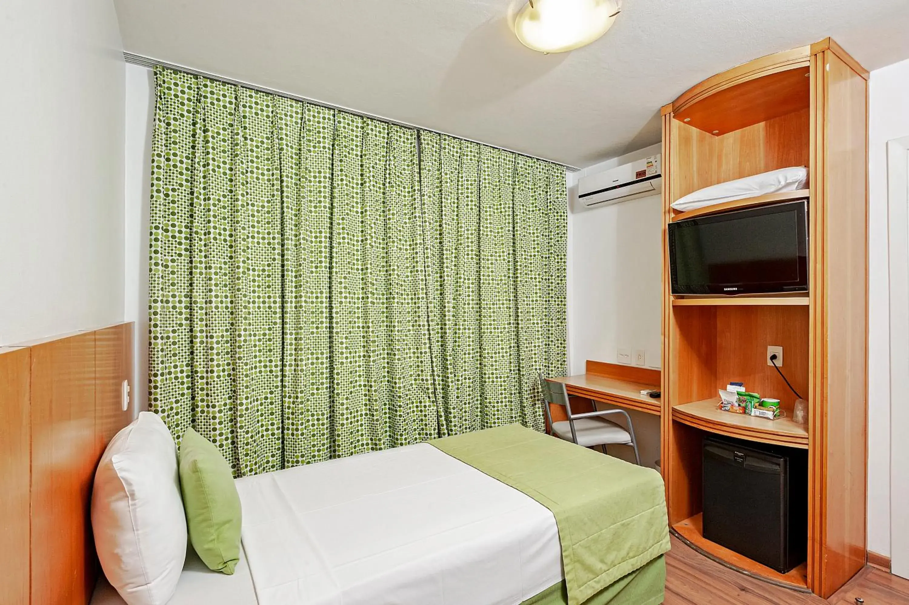 Photo of the whole room, Bed in Slim São Paulo Congonhas Photo of the whole room, Bed in Slim São Paulo Congonhas